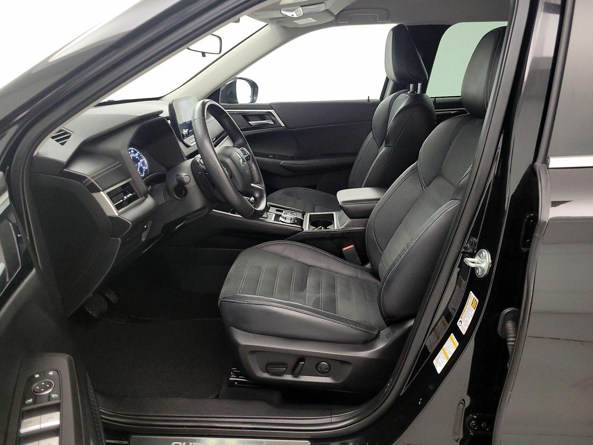 Thumbnail: 2022 Mitsubishi Outlander - 11