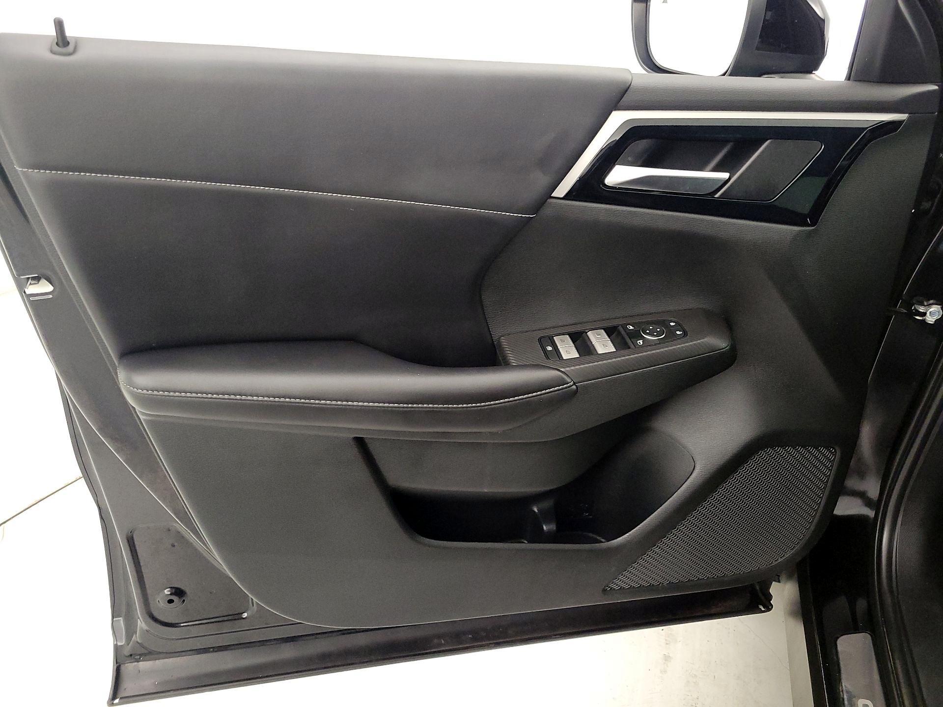 Thumbnail: 2022 Mitsubishi Outlander - 12