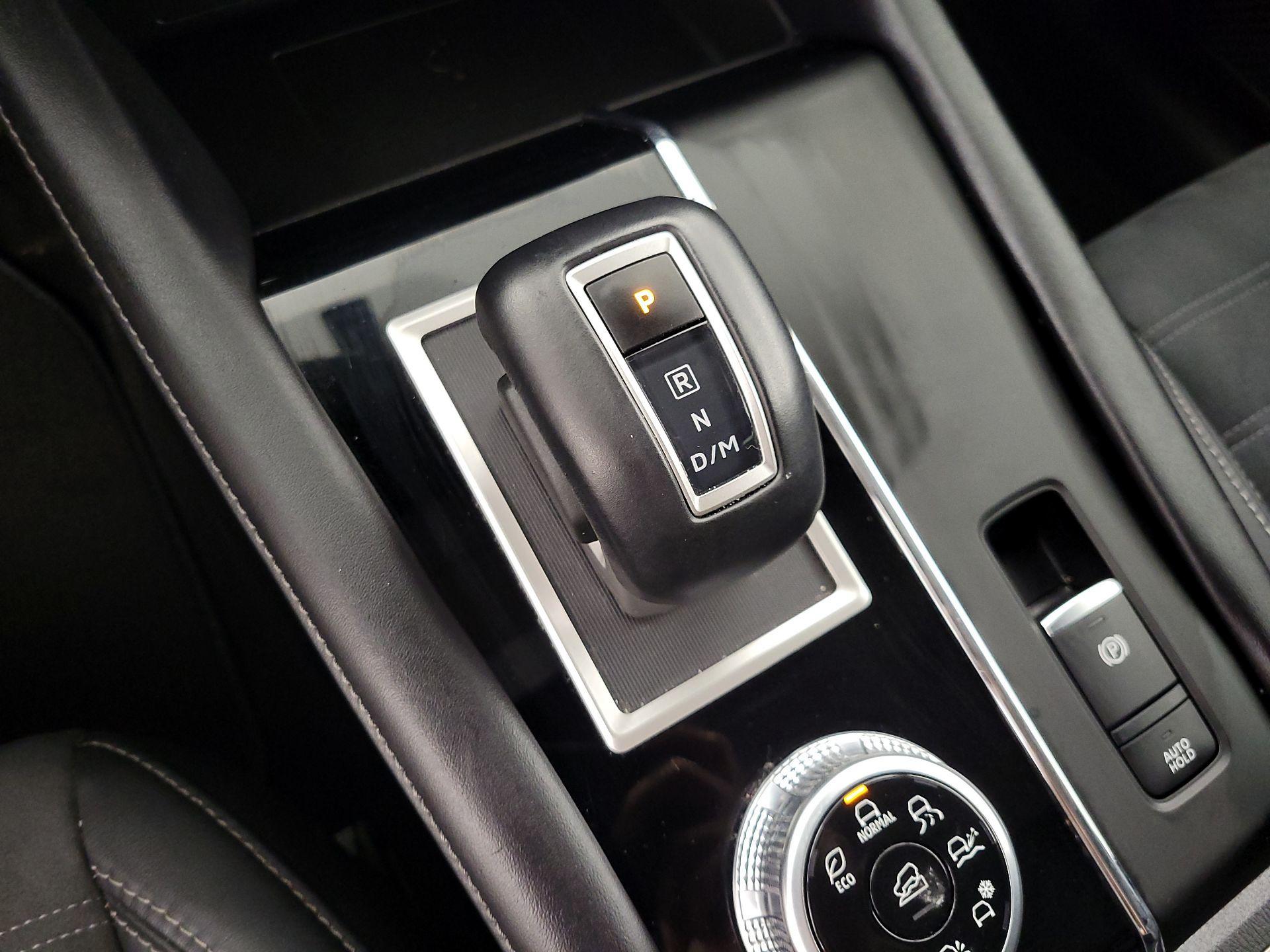 Thumbnail: 2022 Mitsubishi Outlander - 18