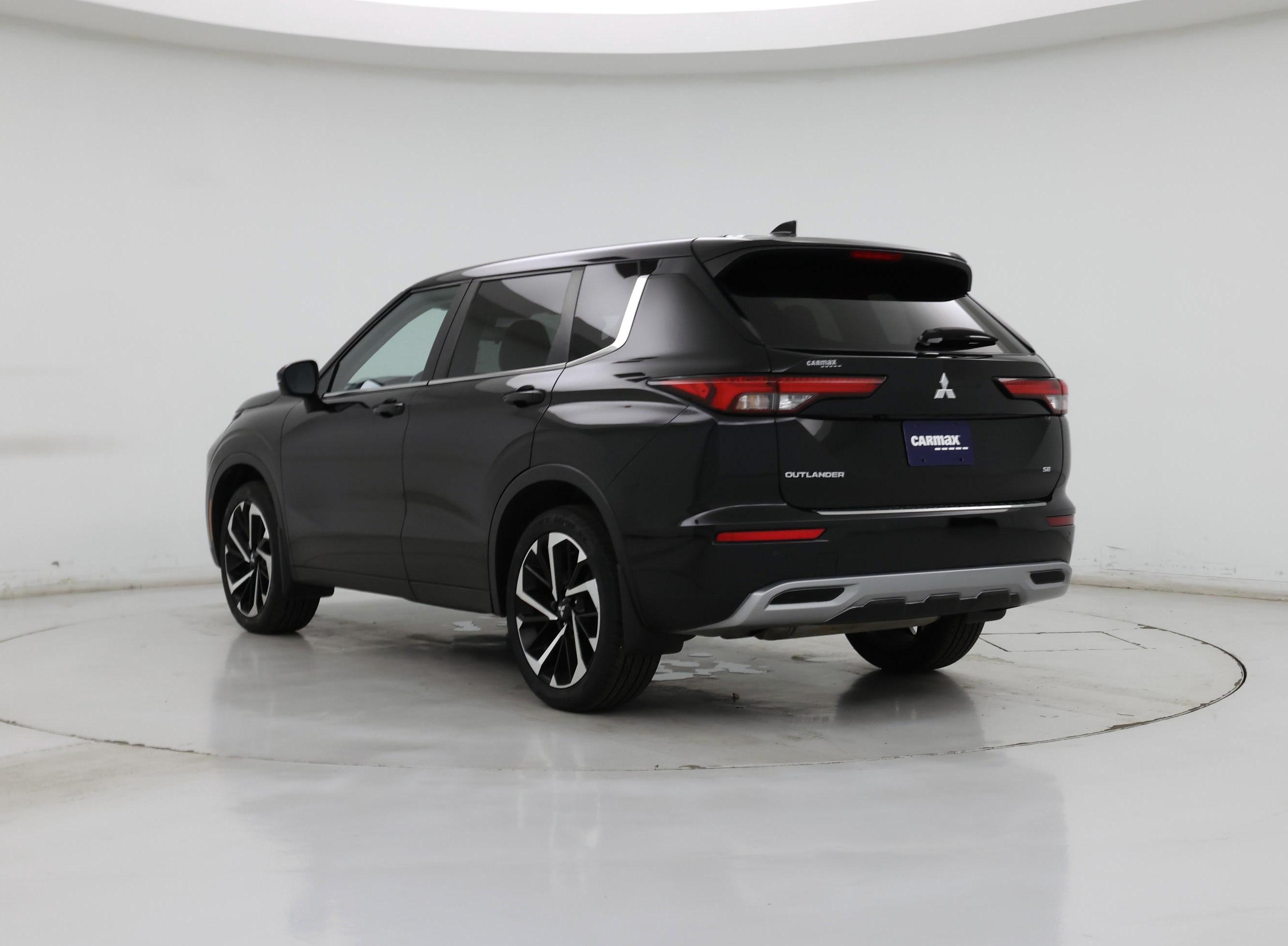 Thumbnail: 2022 Mitsubishi Outlander - 2