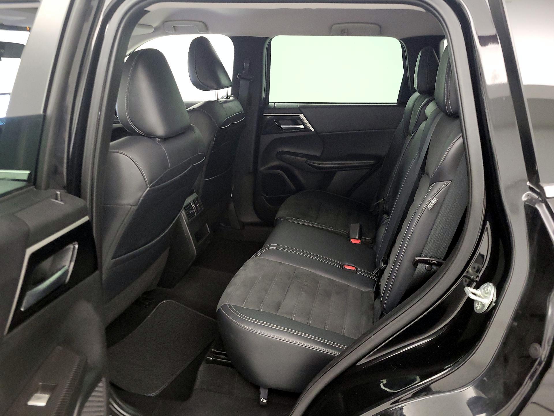 Thumbnail: 2022 Mitsubishi Outlander - 20