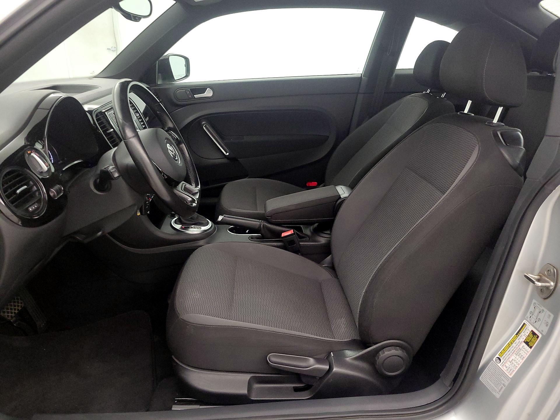 Thumbnail: 2016 Volkswagen Beetle - 11