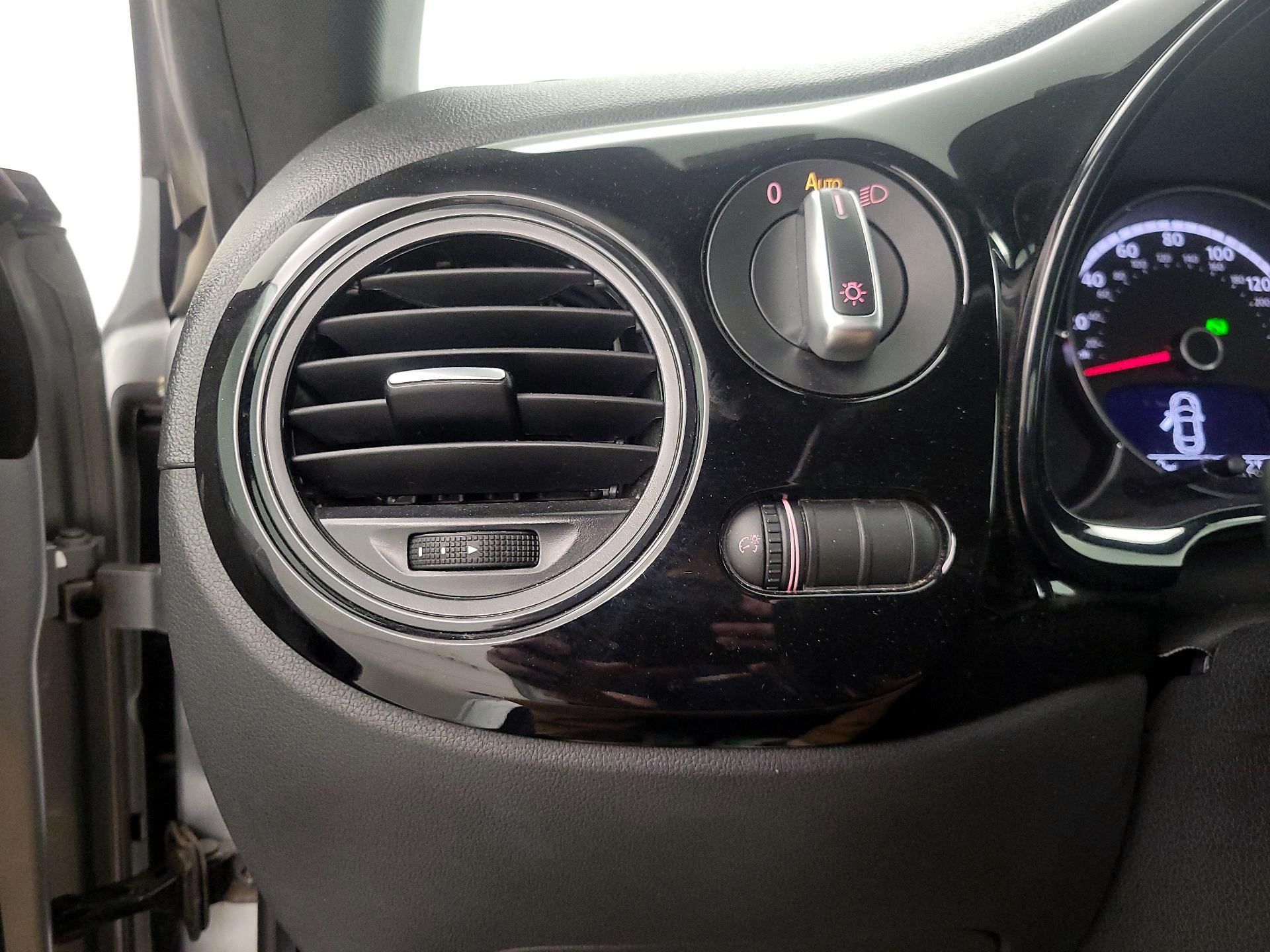 Thumbnail: 2016 Volkswagen Beetle - 13