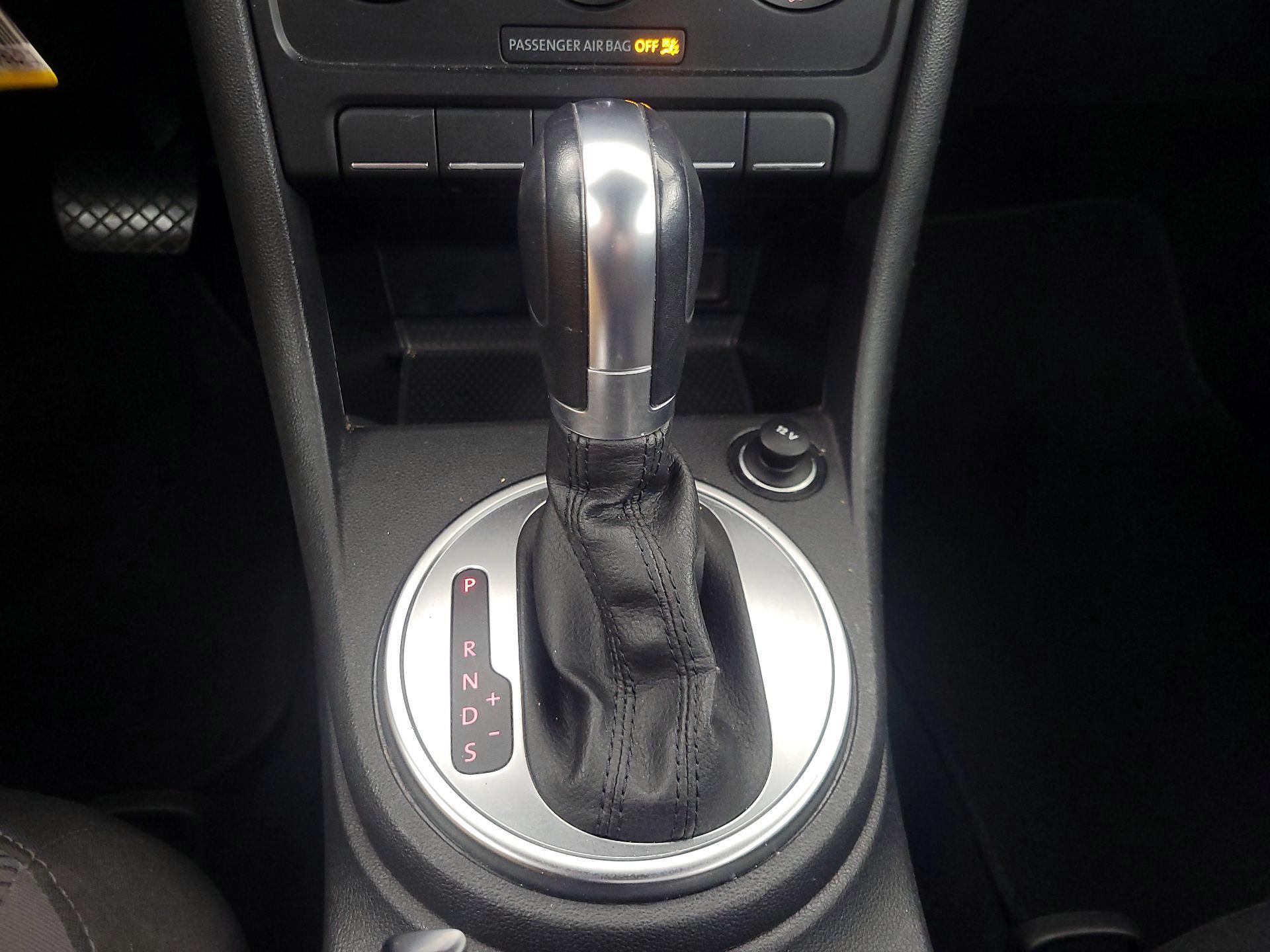 Thumbnail: 2016 Volkswagen Beetle - 16