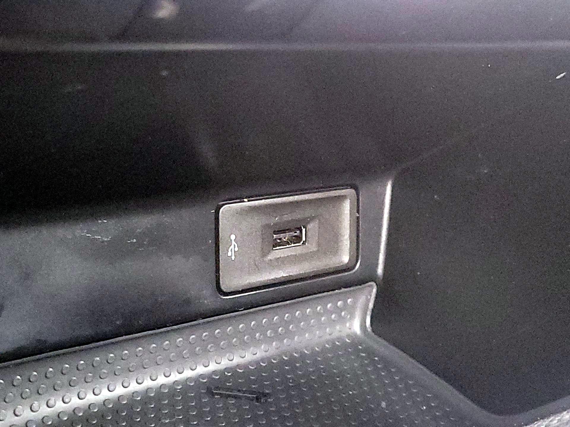 Thumbnail: 2016 Volkswagen Beetle - 17