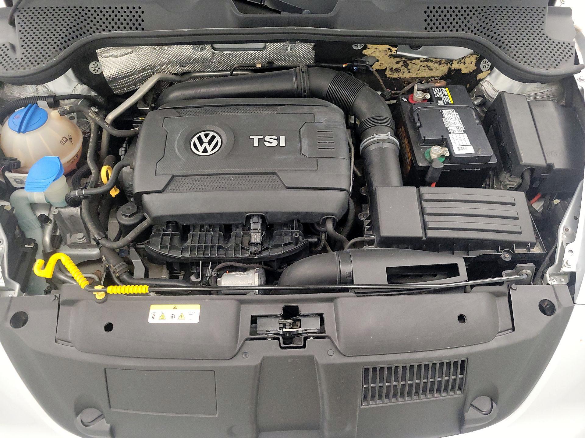 Thumbnail: 2016 Volkswagen Beetle - 20