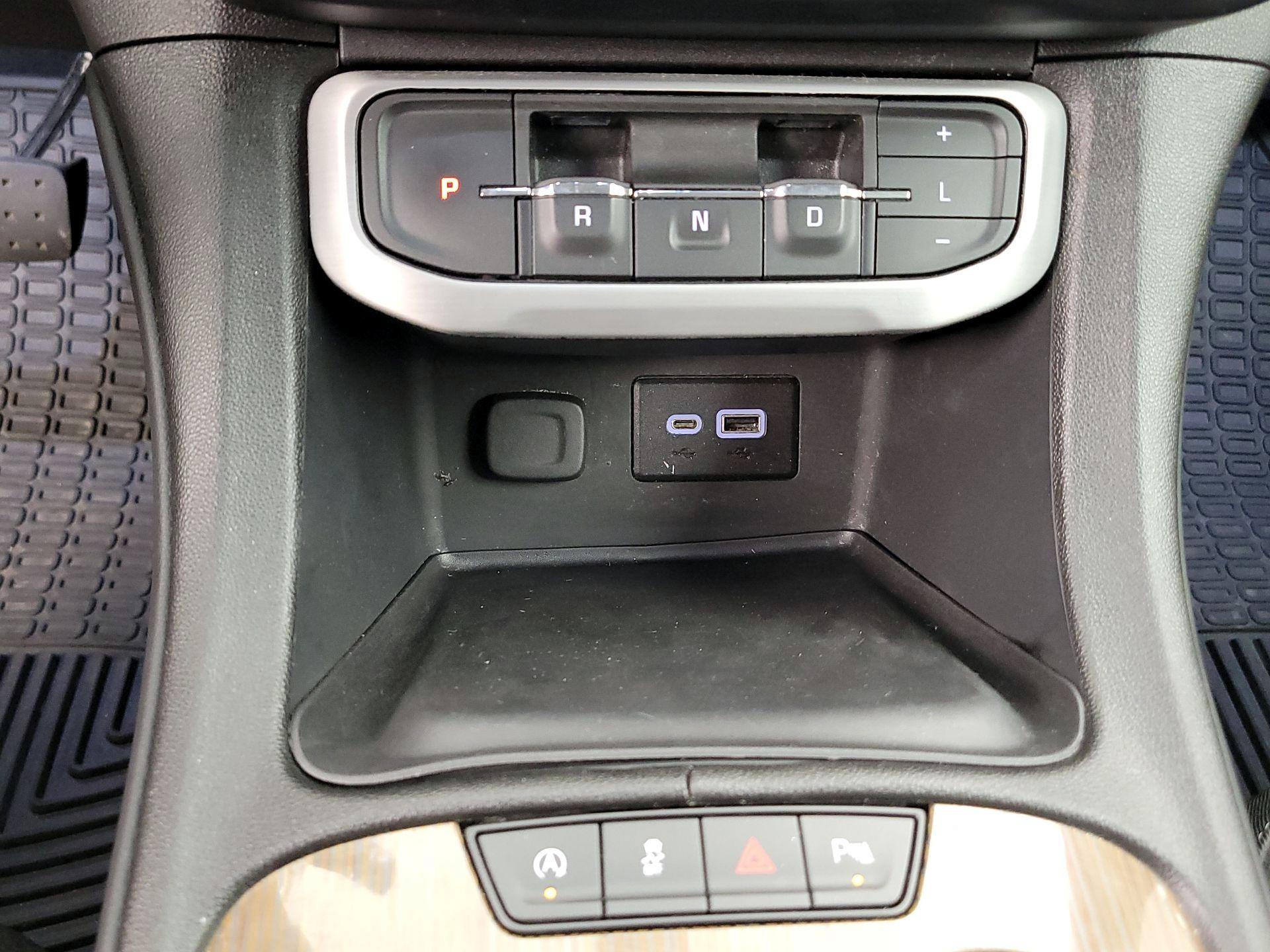 Thumbnail: 2023 GMC Acadia - 17