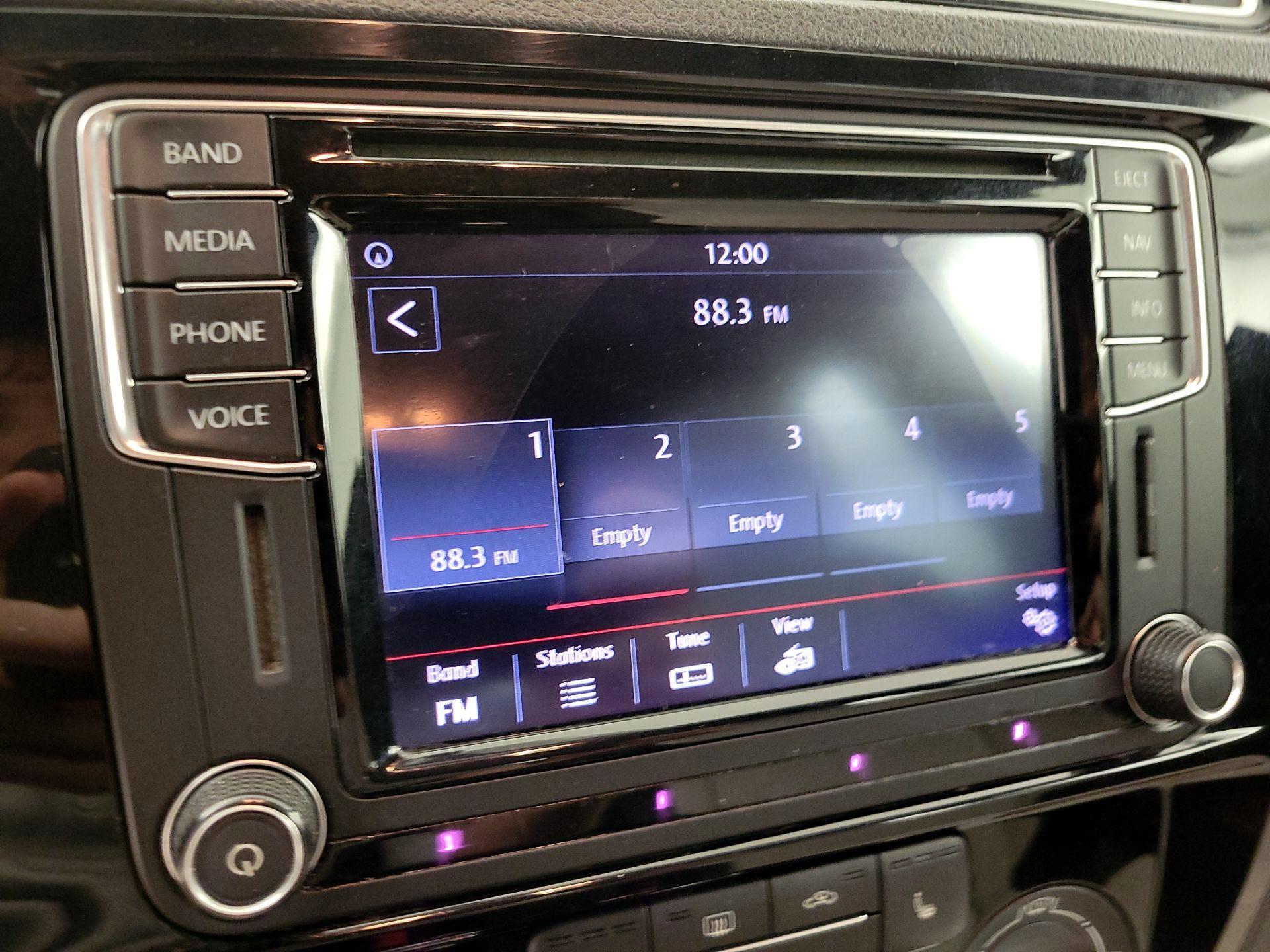 Thumbnail: 2016 Volkswagen Jetta - 16