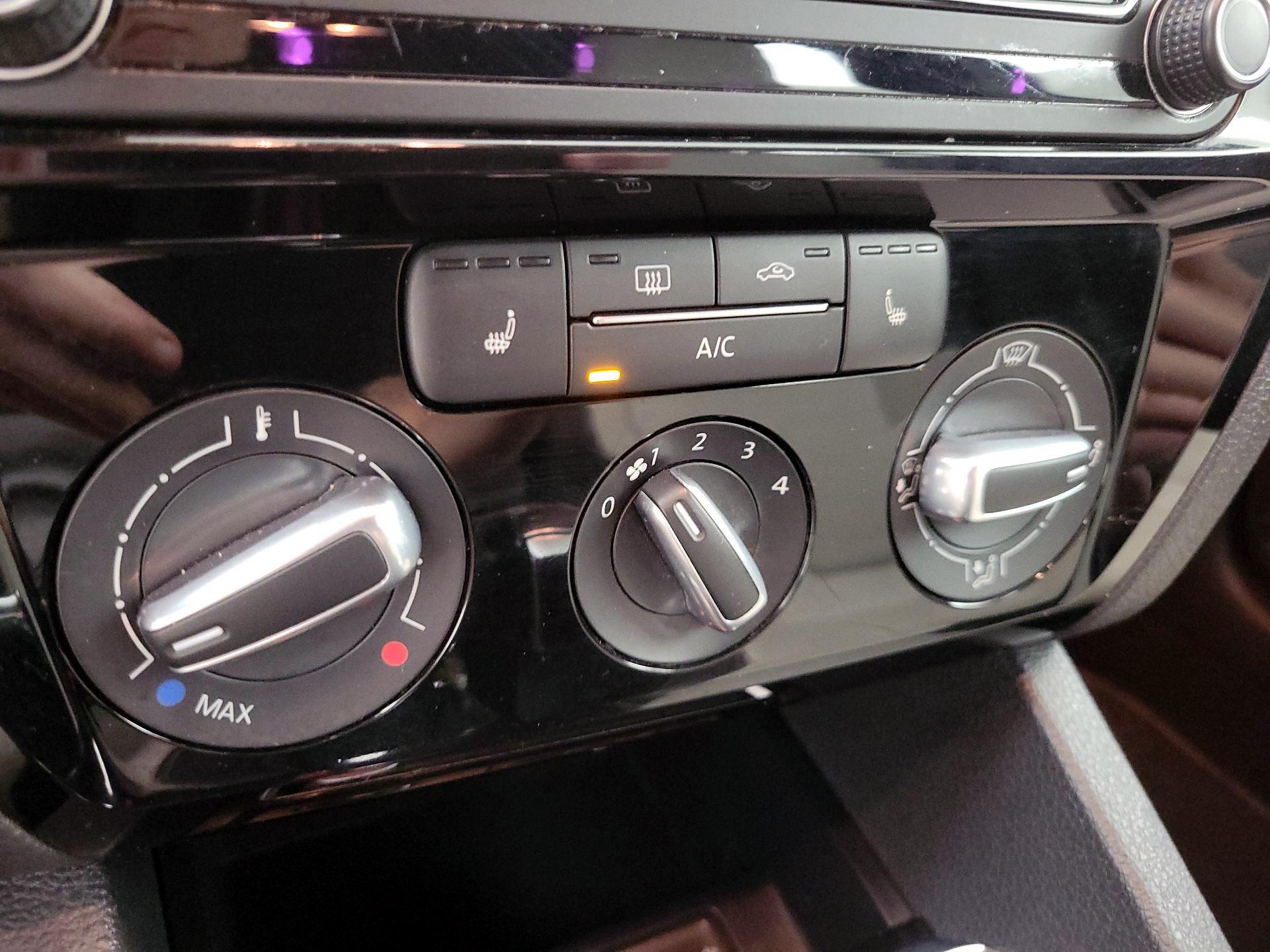Thumbnail: 2016 Volkswagen Jetta - 17