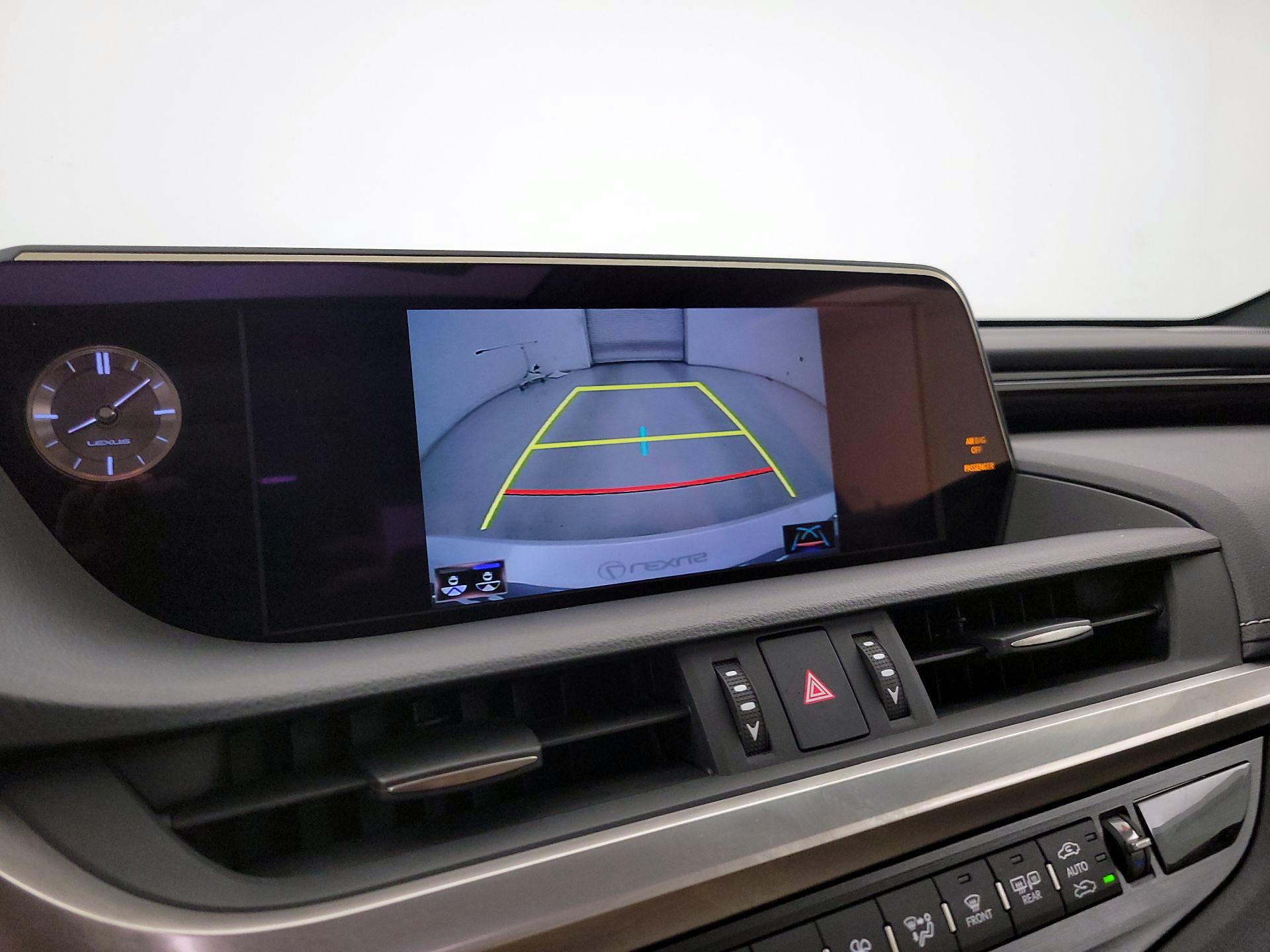 Thumbnail: 2019 Lexus ES - 15