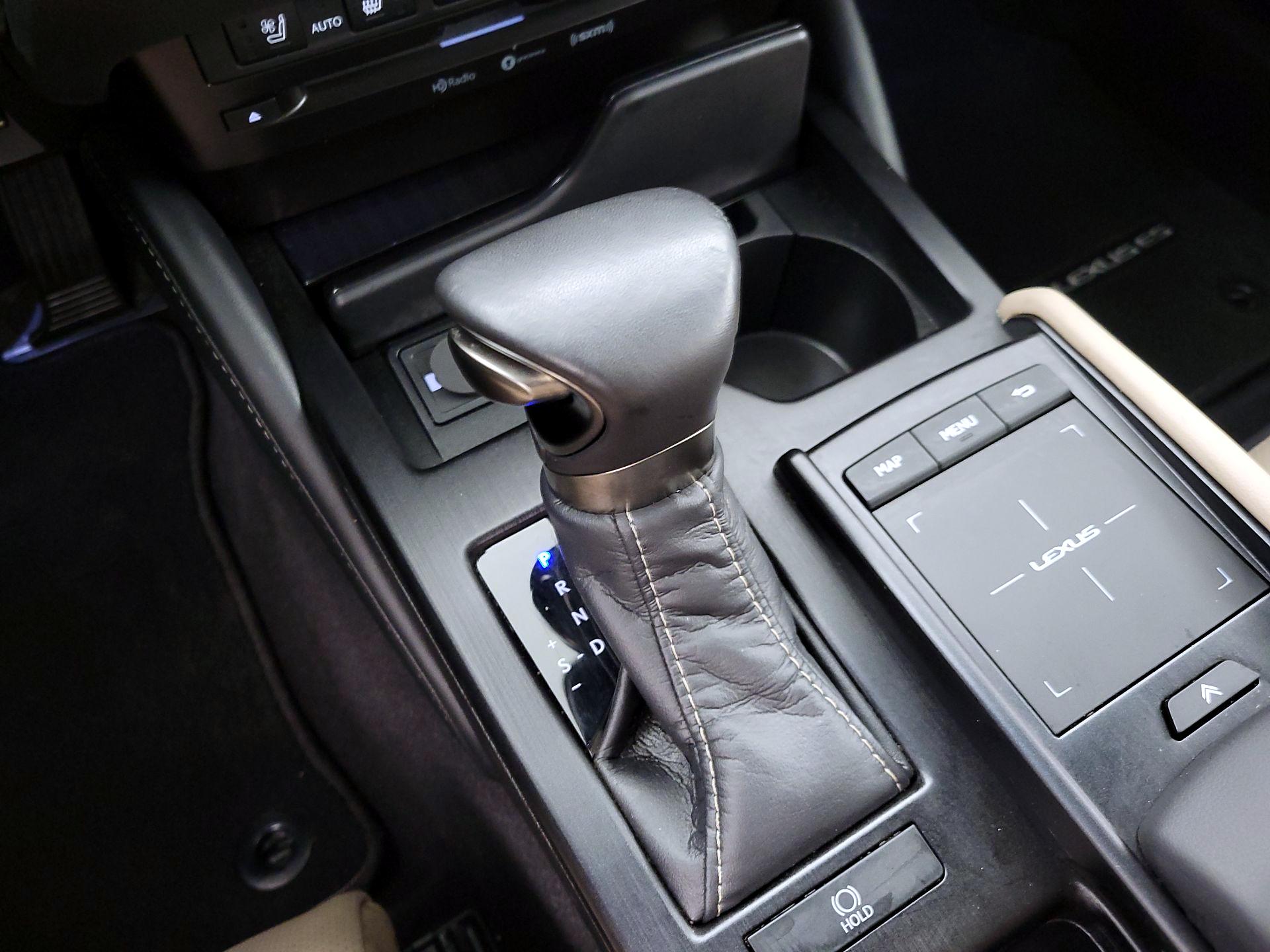 Thumbnail: 2019 Lexus ES - 18