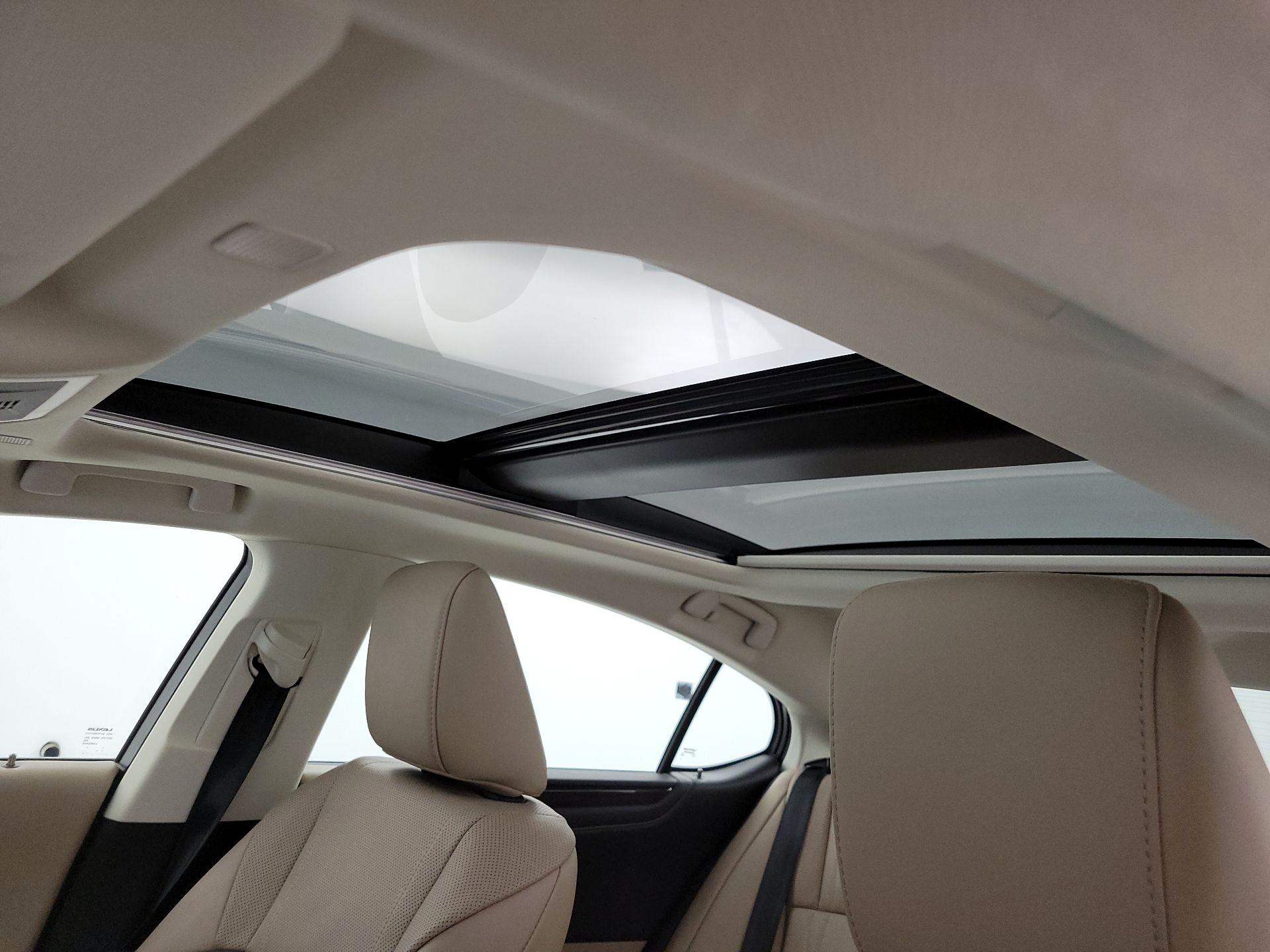 Thumbnail: 2019 Lexus ES - 20