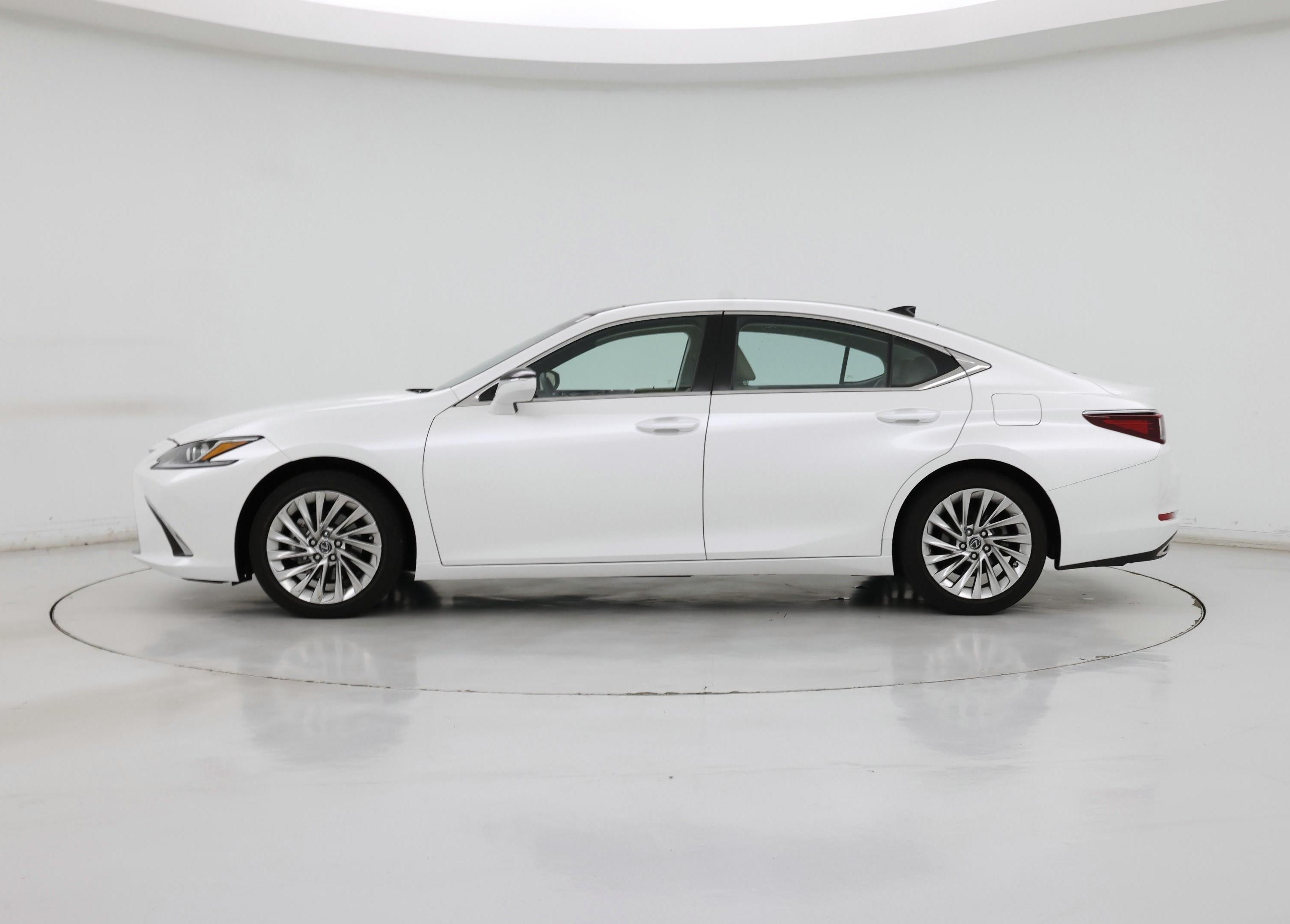 Thumbnail: 2019 Lexus ES - 3