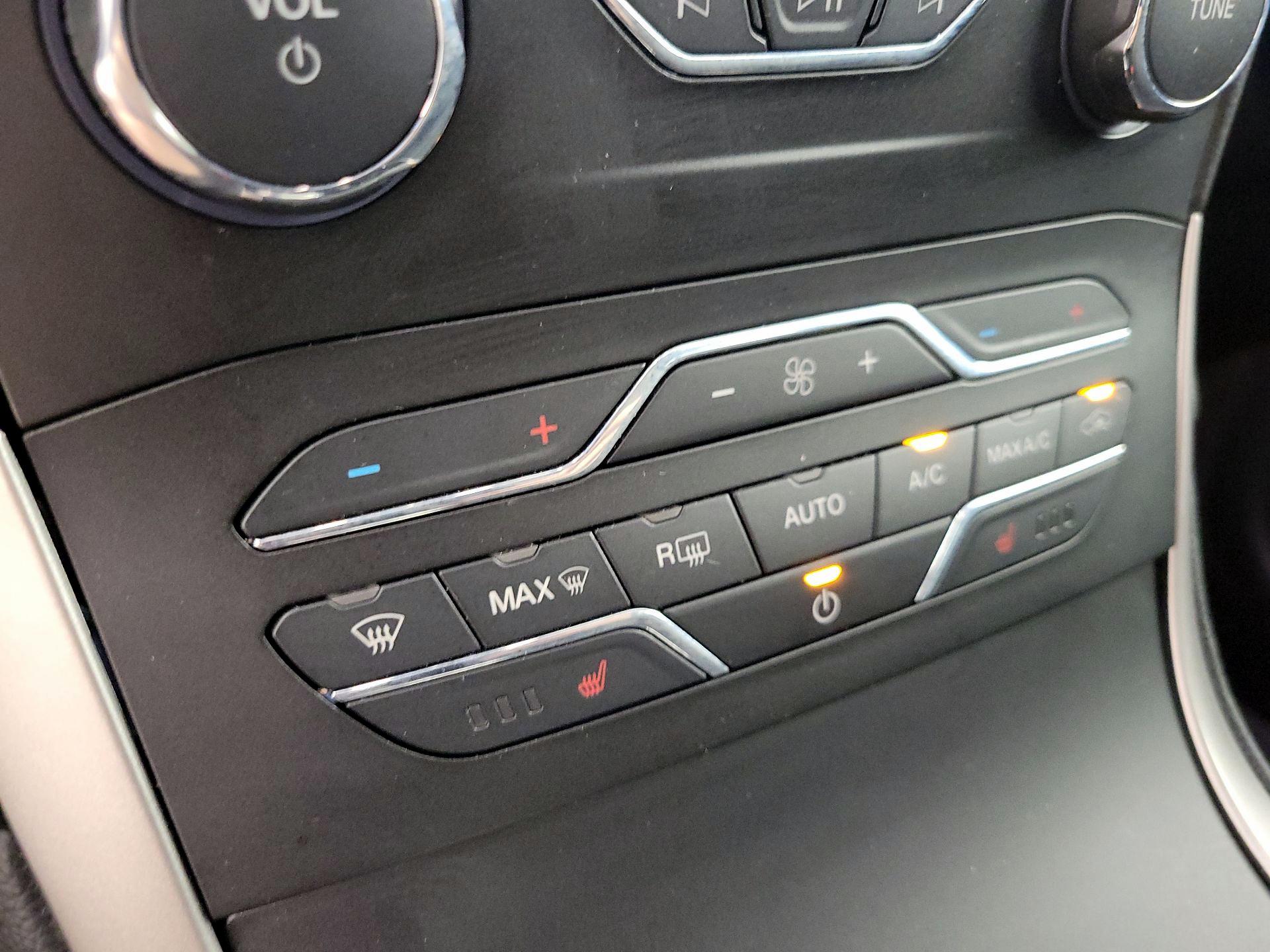 Thumbnail: 2019 Ford Edge - 16