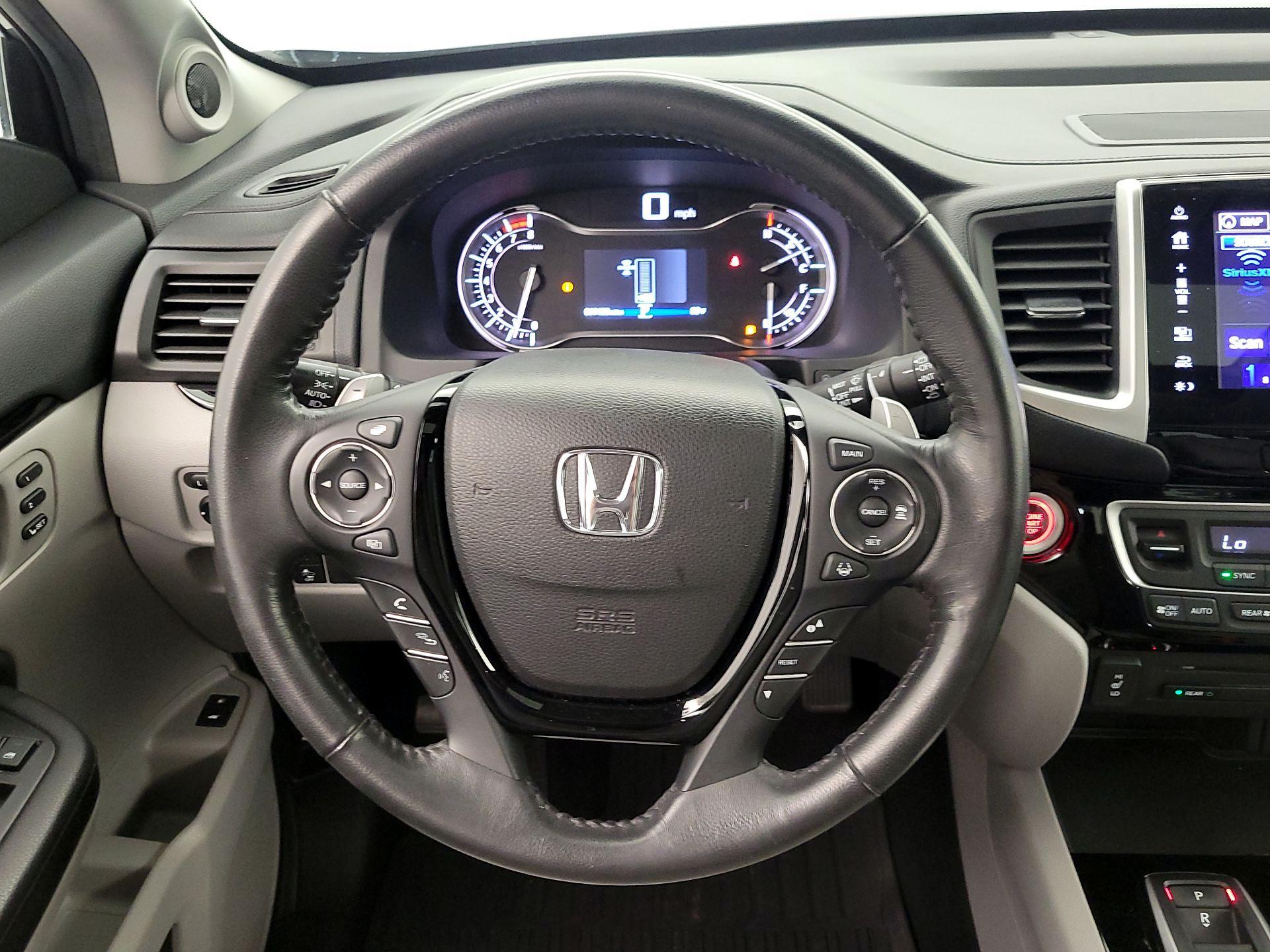 Thumbnail: 2017 Honda Pilot - 10