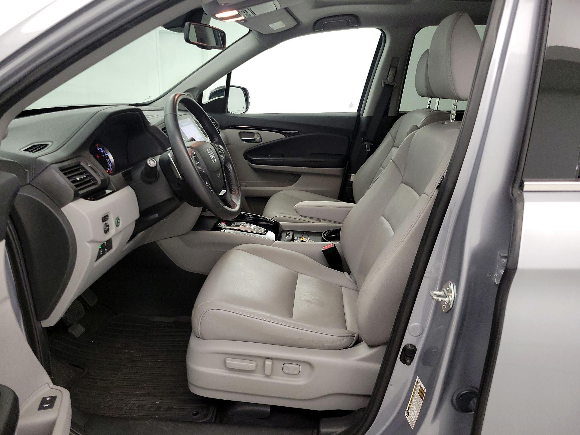 Thumbnail: 2017 Honda Pilot - 11