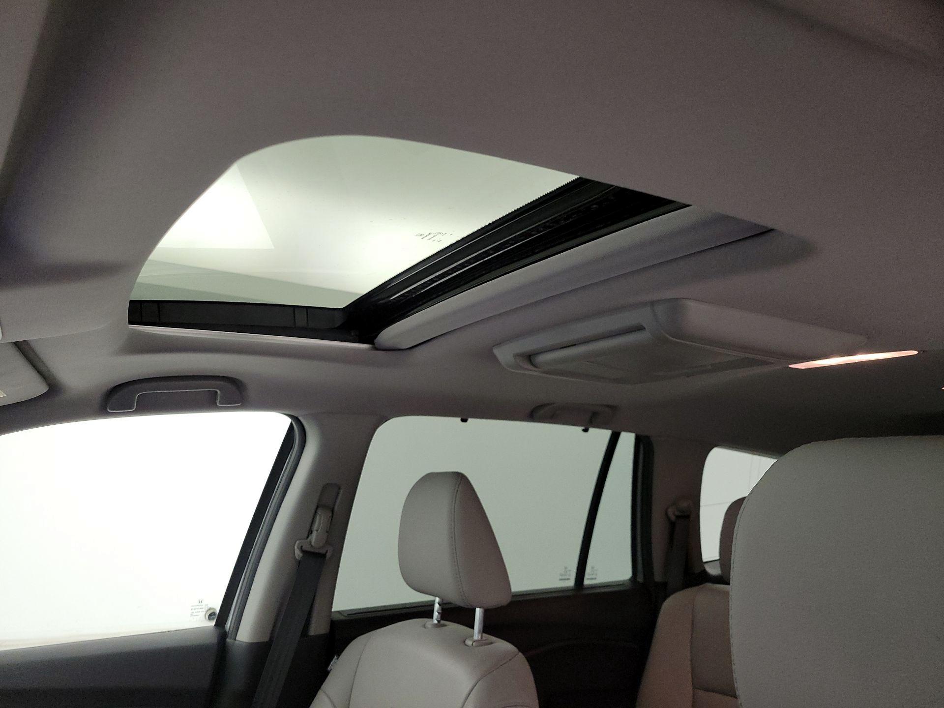Thumbnail: 2017 Honda Pilot - 19