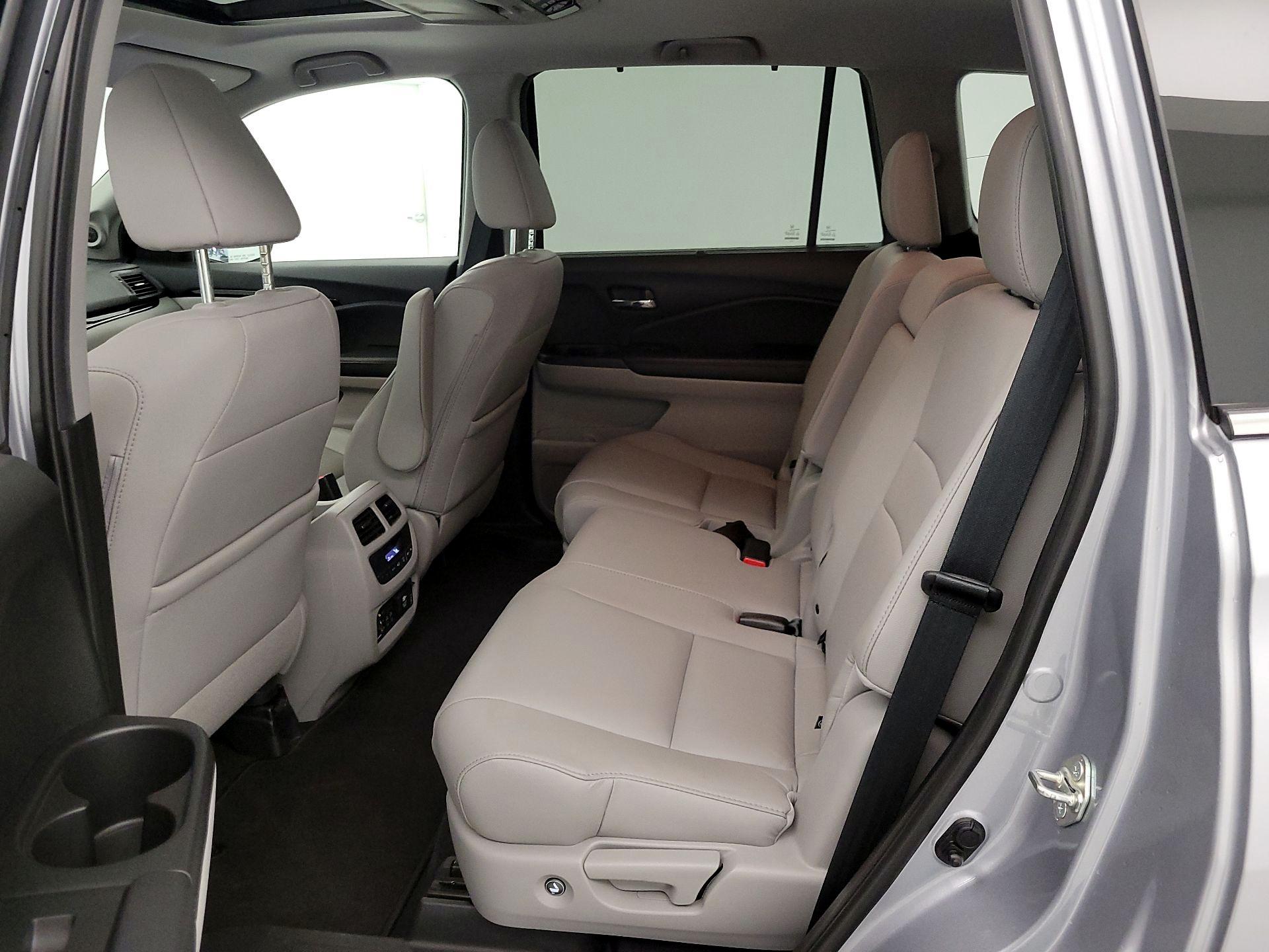Thumbnail: 2017 Honda Pilot - 20