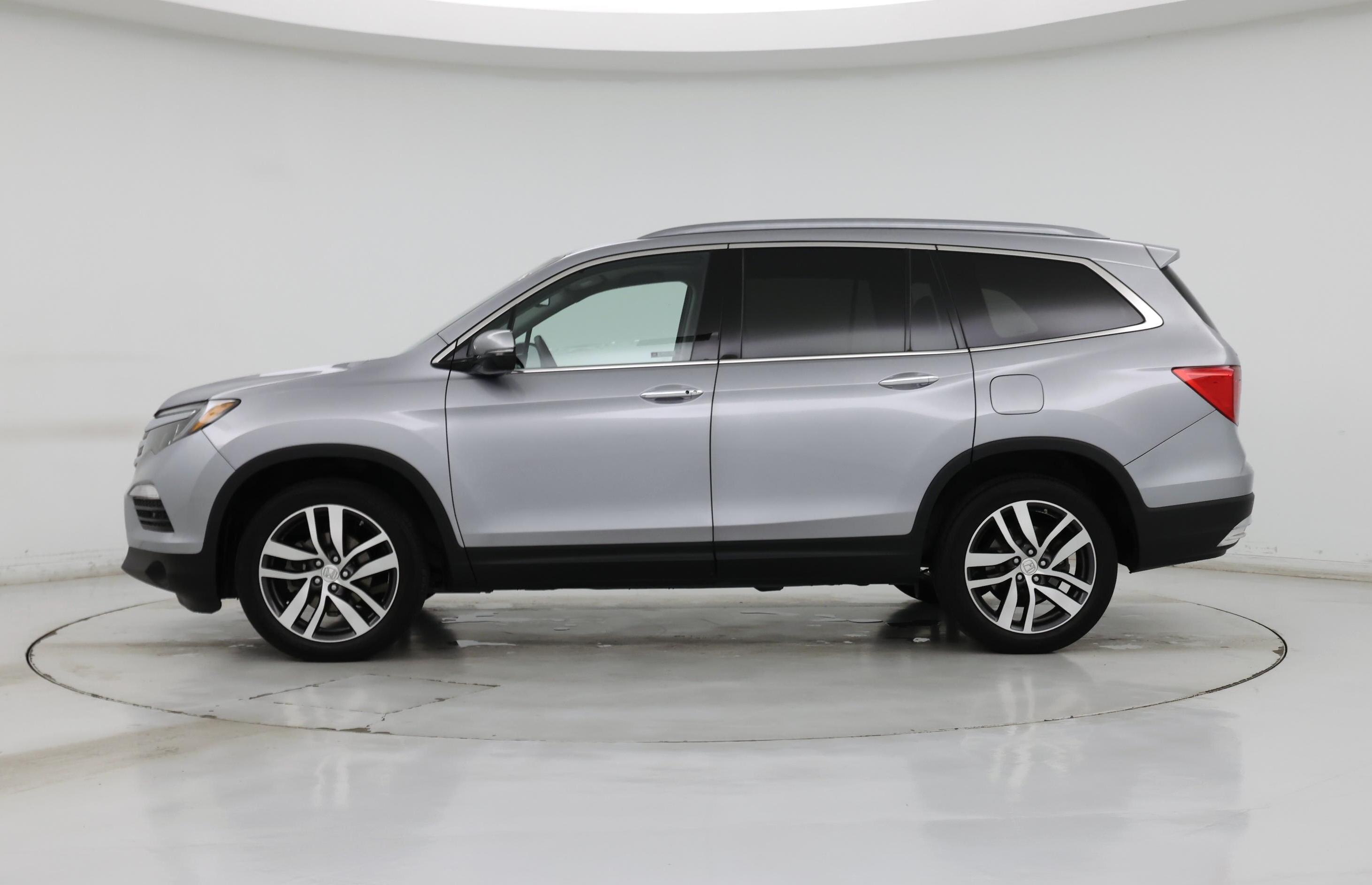 Thumbnail: 2017 Honda Pilot - 3