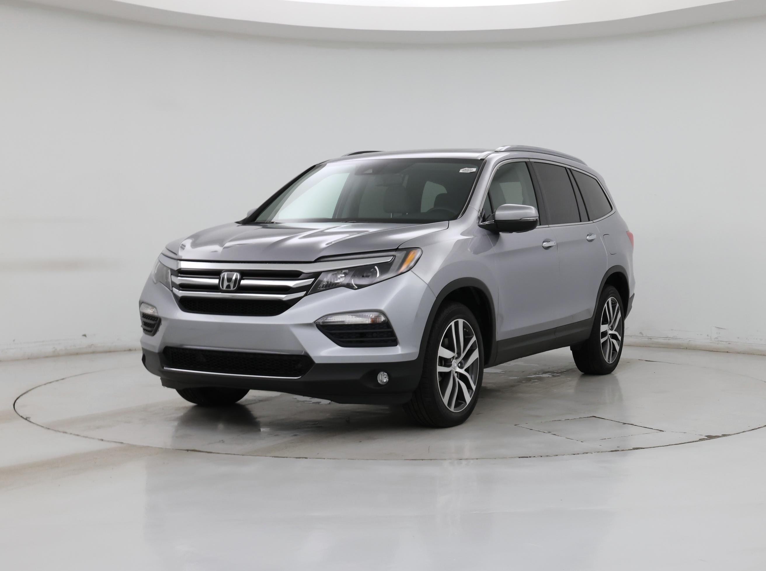 Thumbnail: 2017 Honda Pilot - 4