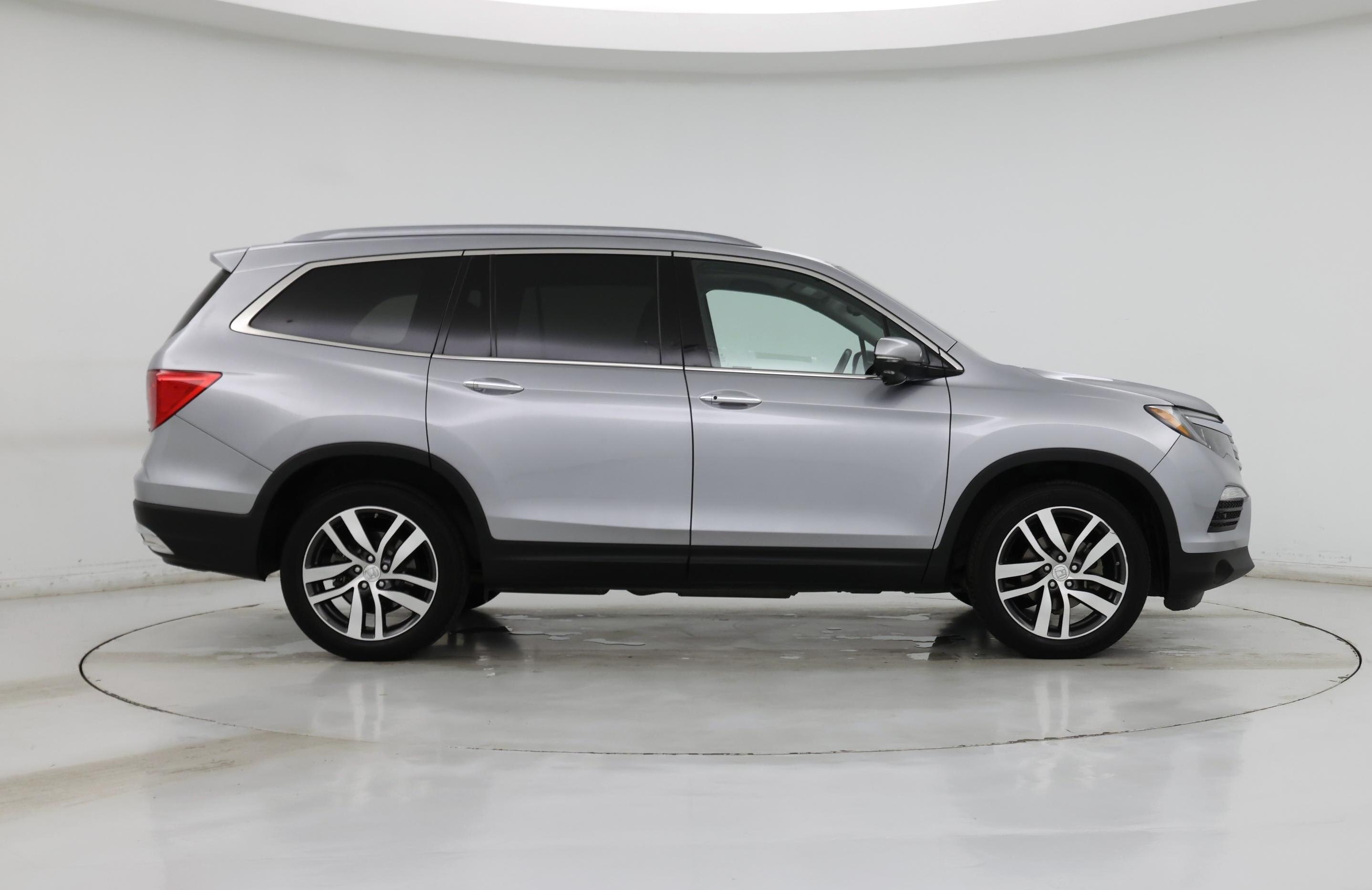 Thumbnail: 2017 Honda Pilot - 7