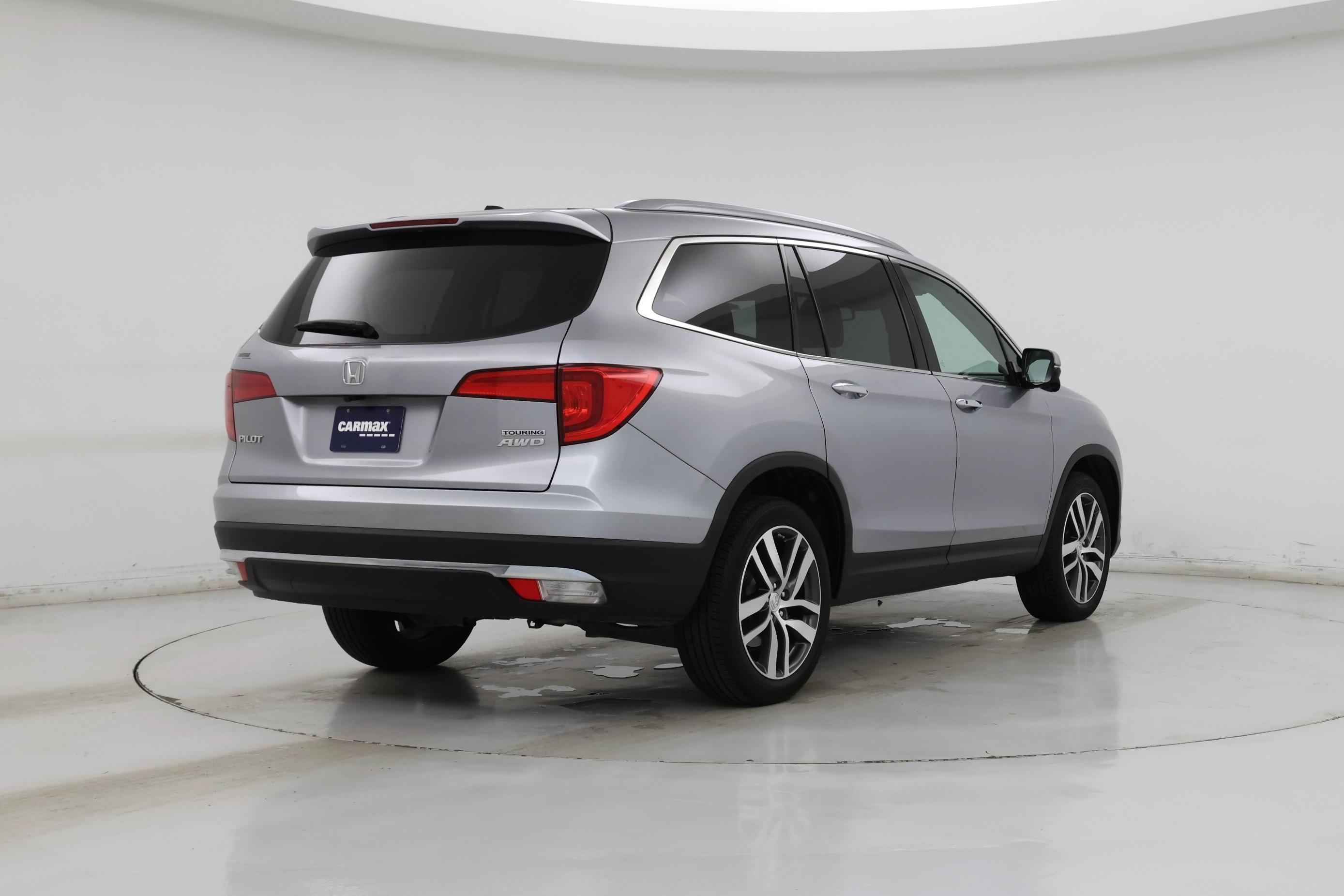Thumbnail: 2017 Honda Pilot - 8
