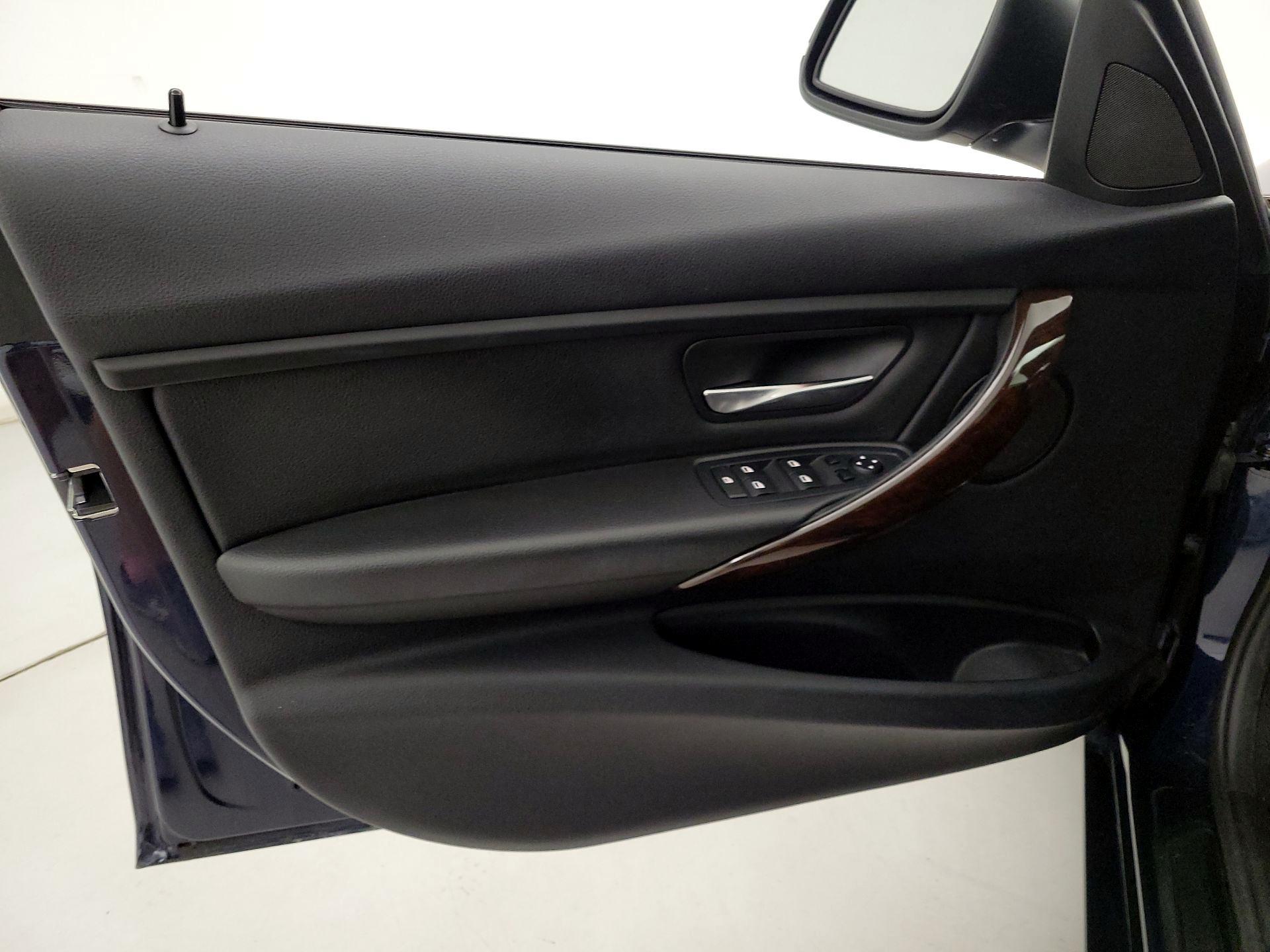 Thumbnail: 2015 BMW 3 Series - 12