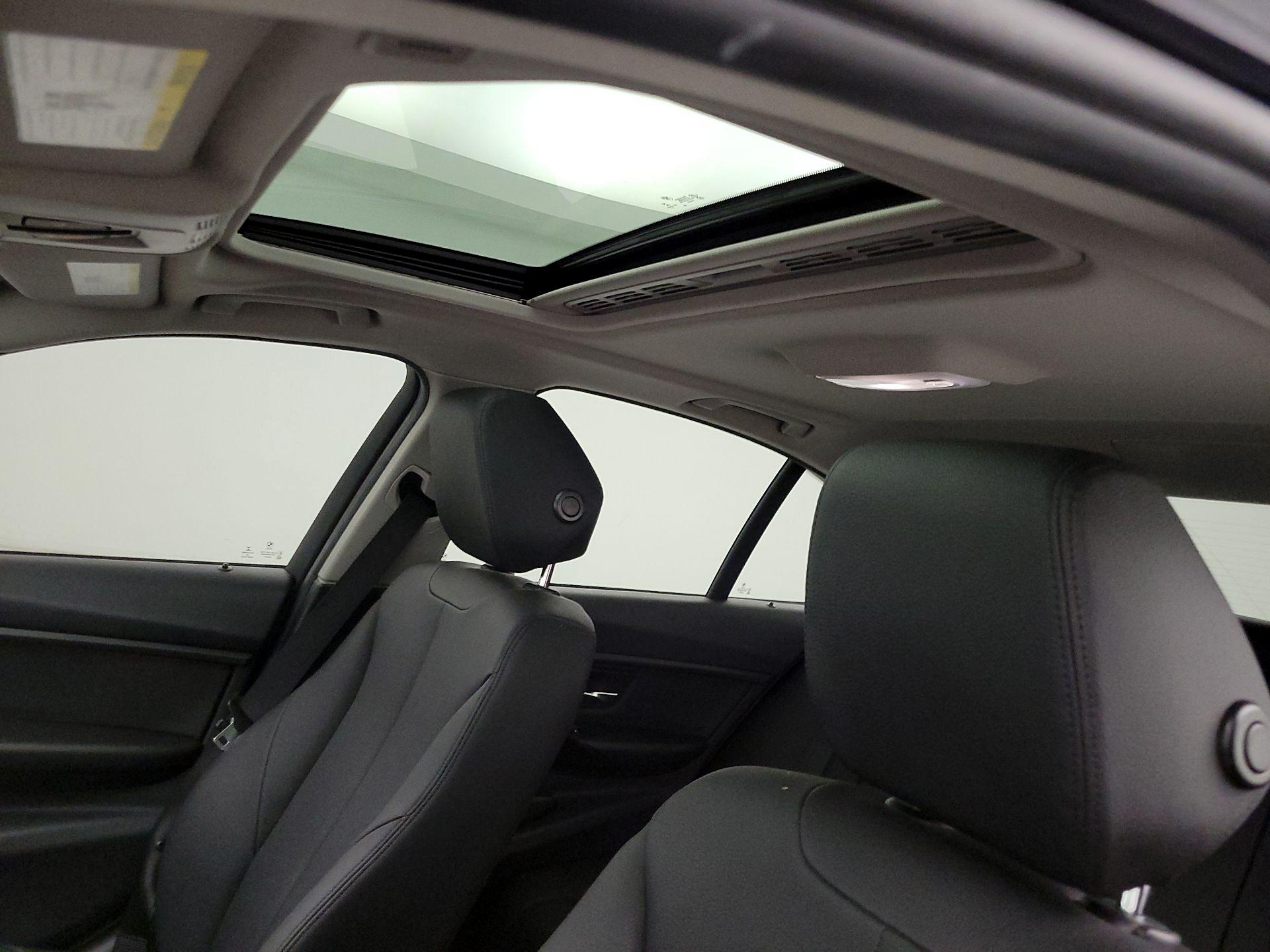 Thumbnail: 2015 BMW 3 Series - 18