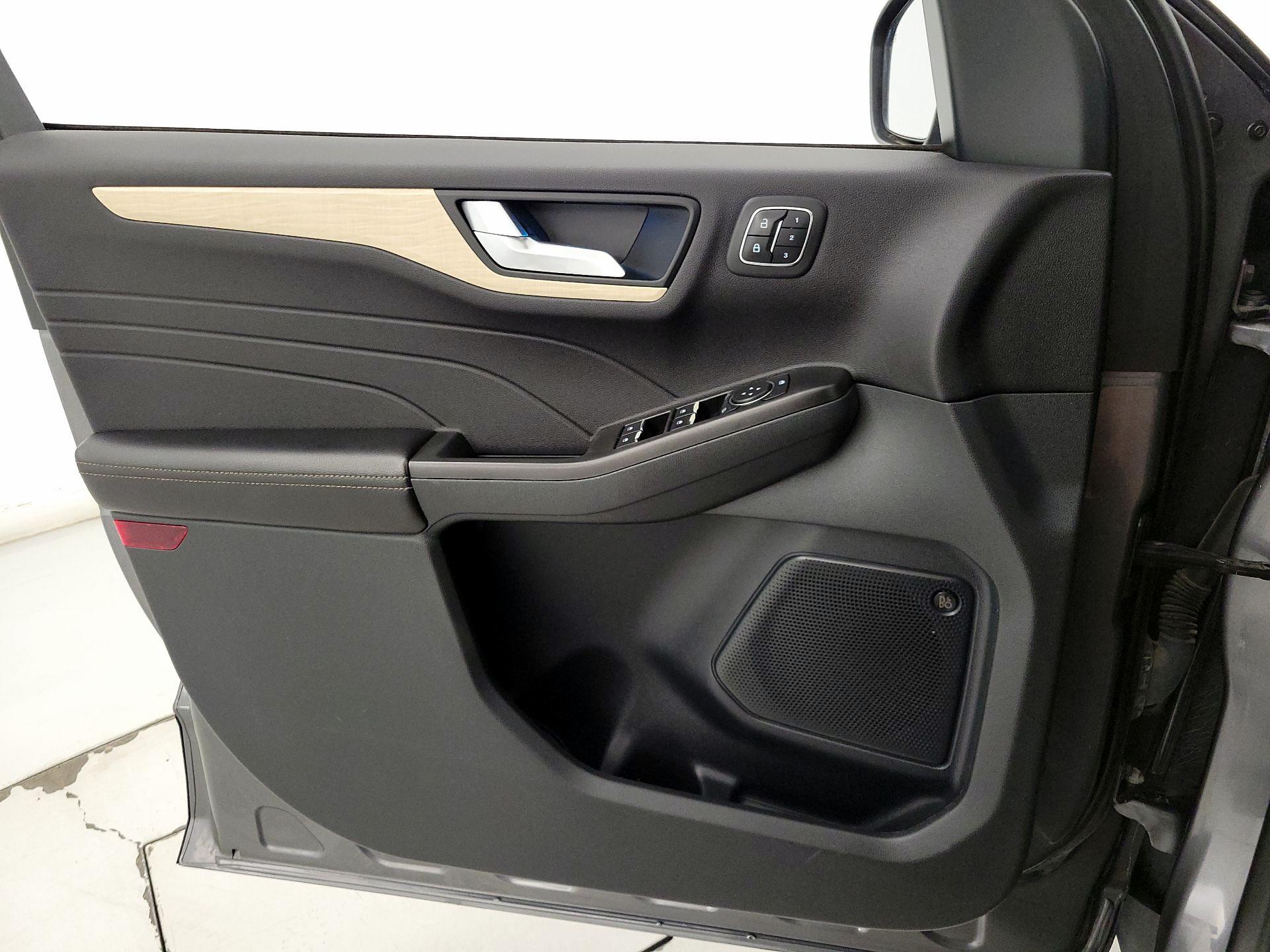 Thumbnail: 2021 Ford Escape - 12