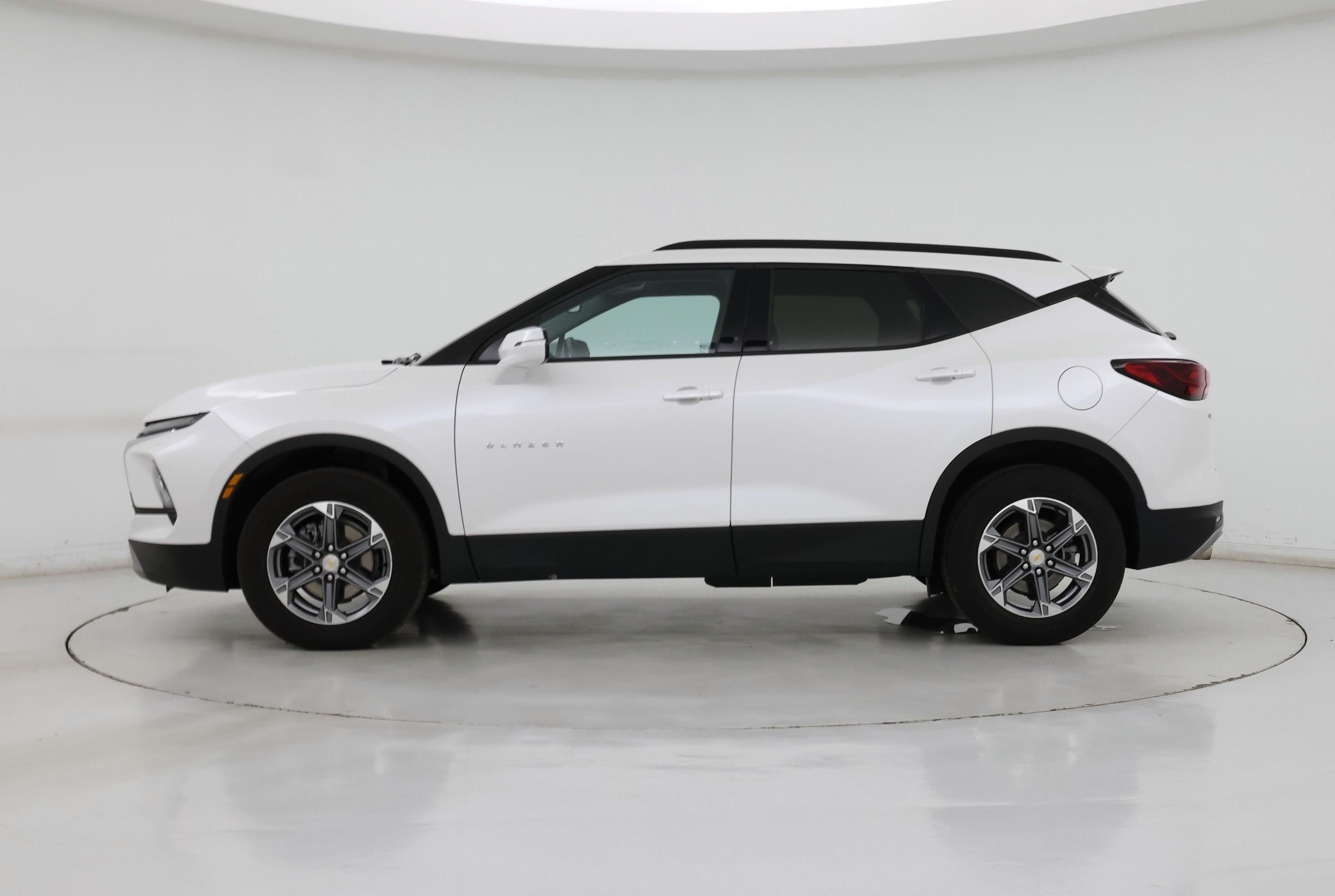 Thumbnail: 2023 Chevrolet Blazer - 3