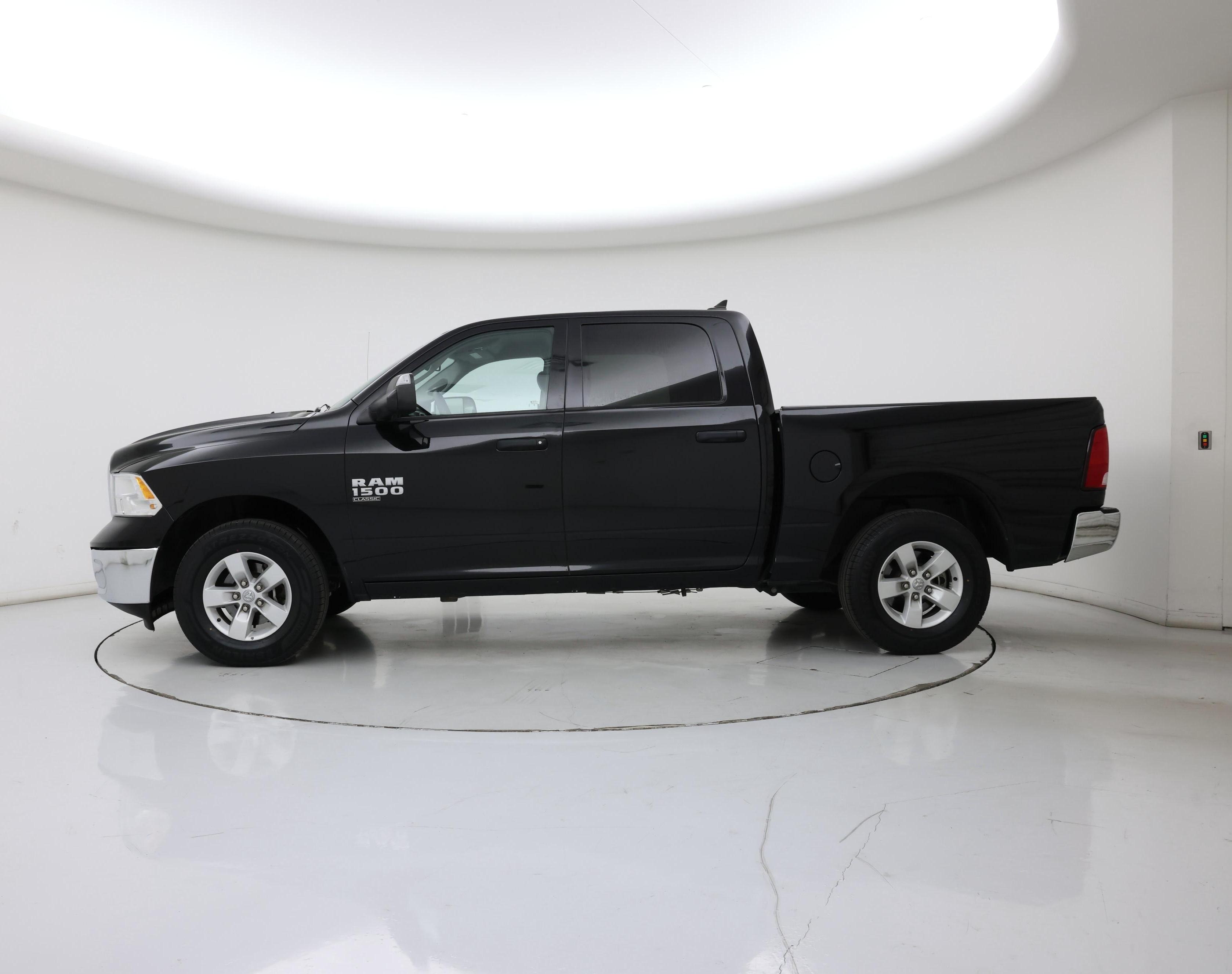 Thumbnail: 2023 RAM 1500 Classic - 3