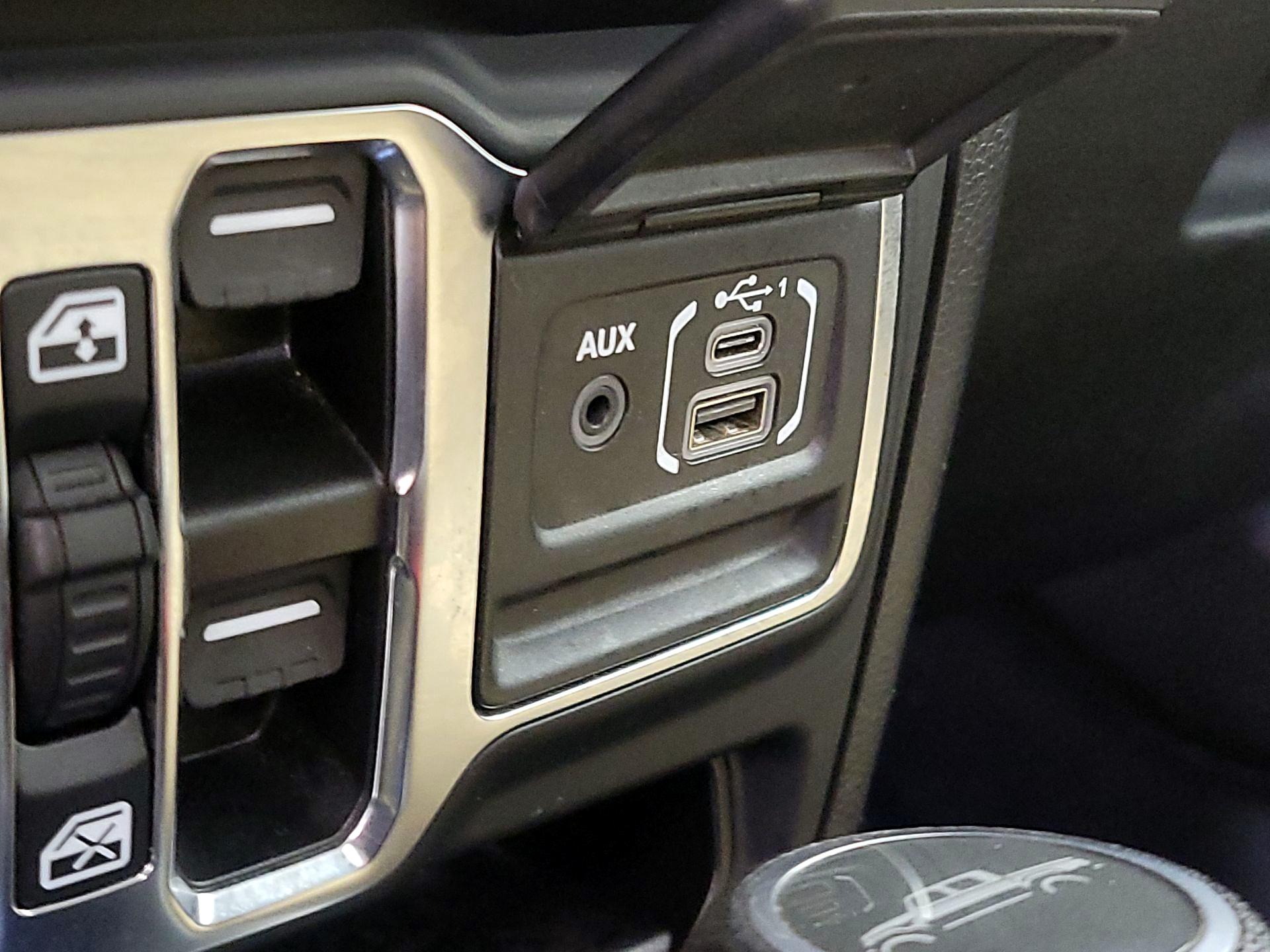 Thumbnail: 2023 Jeep Gladiator - 19