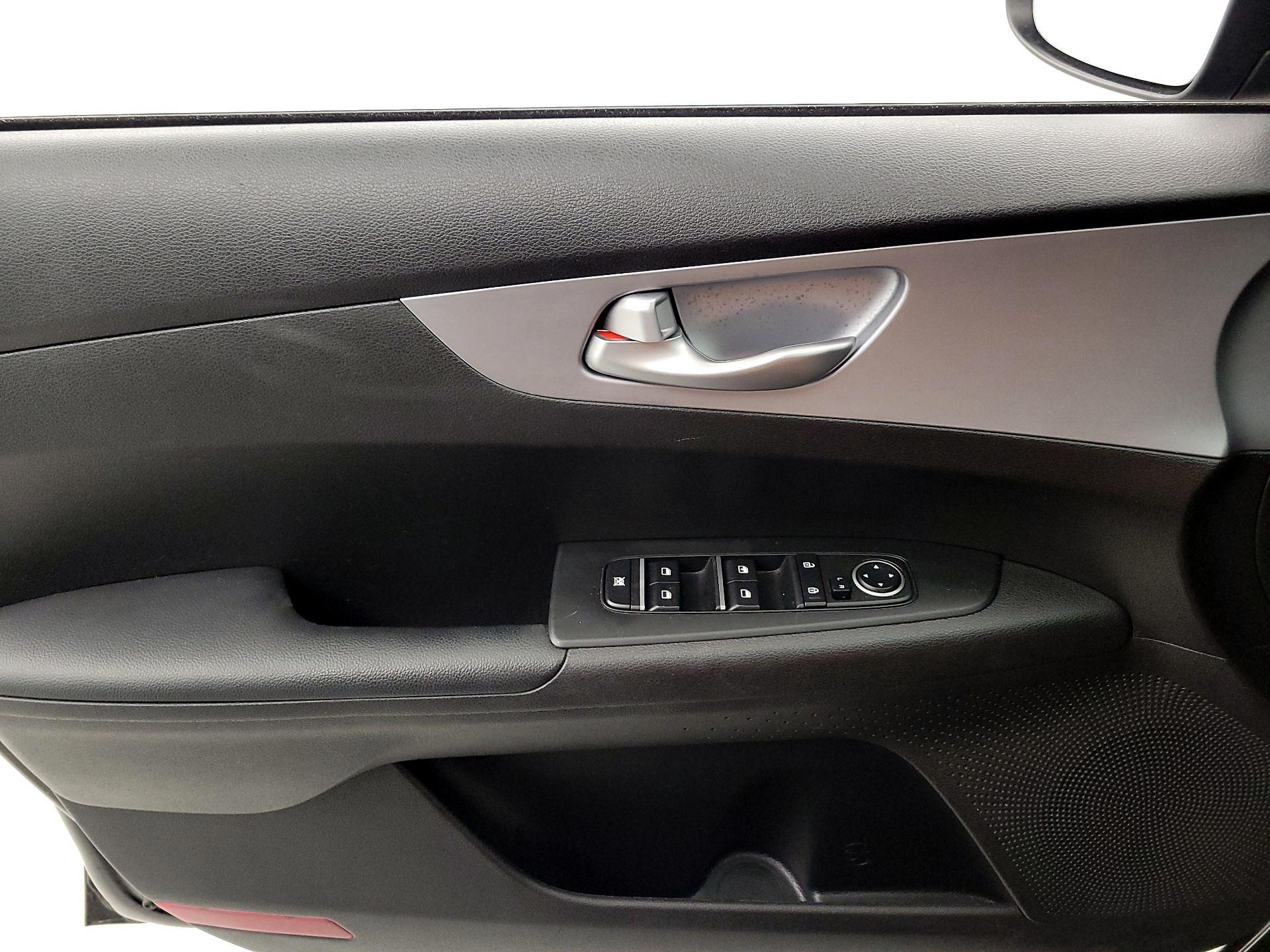 Thumbnail: 2023 Kia Forte - 12