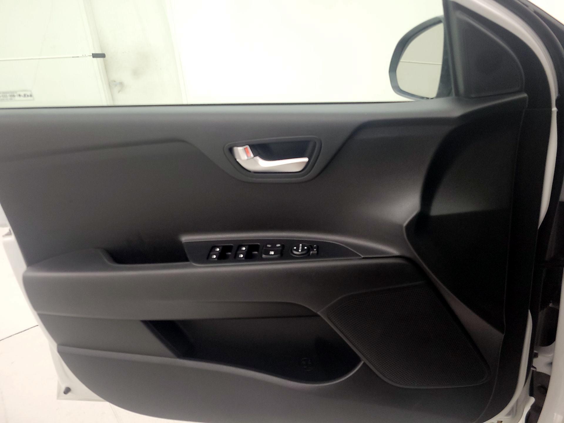 Thumbnail: 2023 Kia Rio - 12