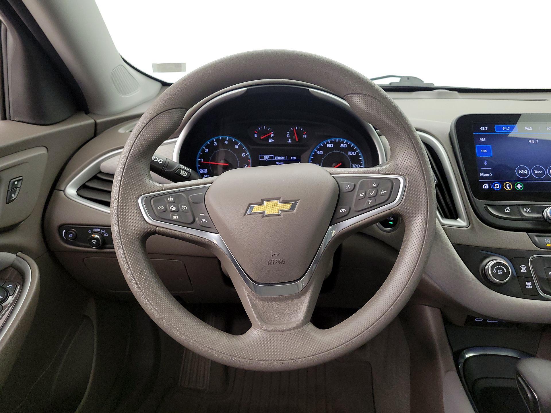 Thumbnail: 2022 Chevrolet Malibu - 10