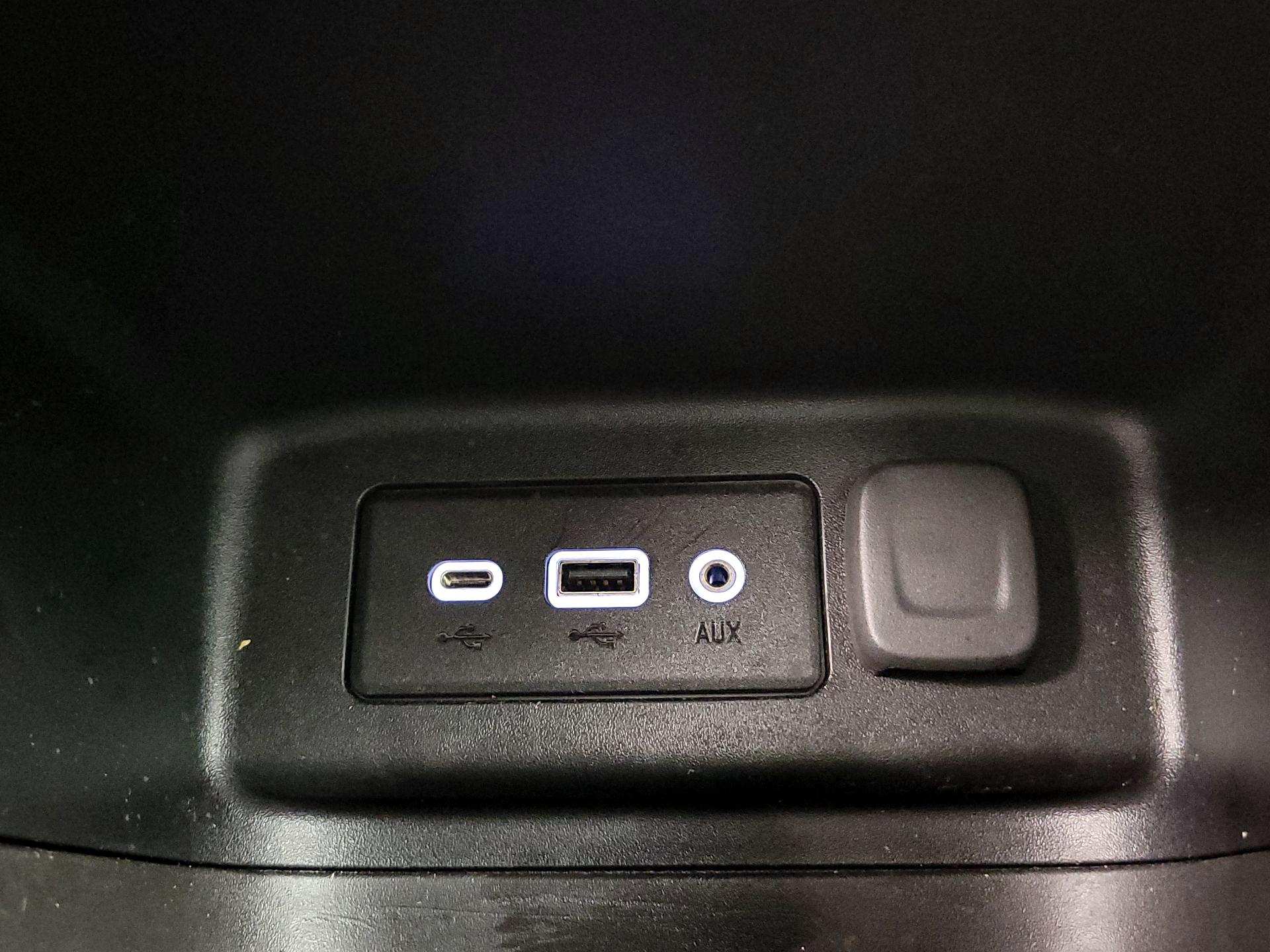 Thumbnail: 2020 Chevrolet Equinox - 18