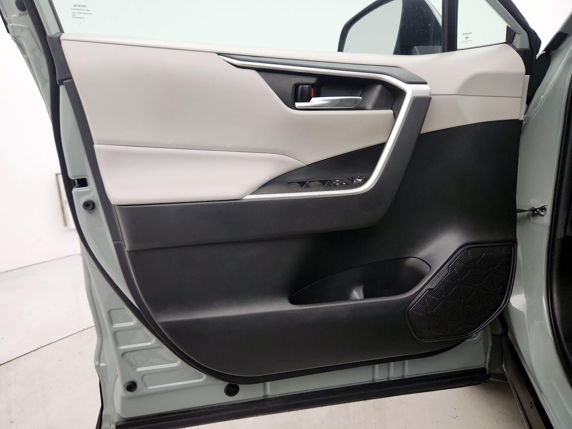 Thumbnail: 2021 Toyota RAV4 - 12