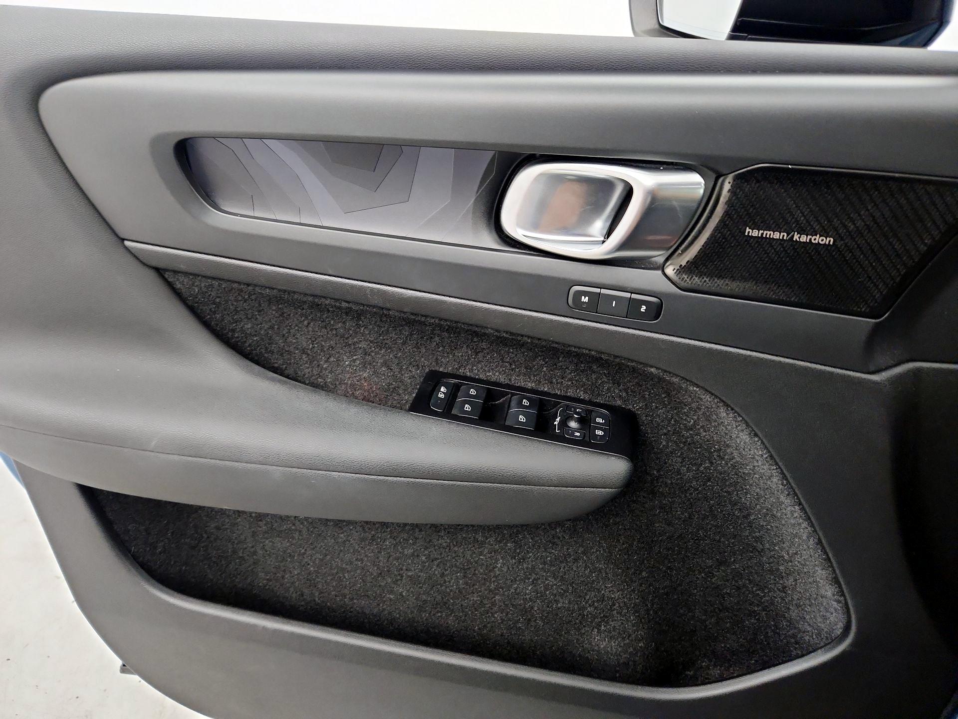 Thumbnail: 2022 Volvo C40 - 12