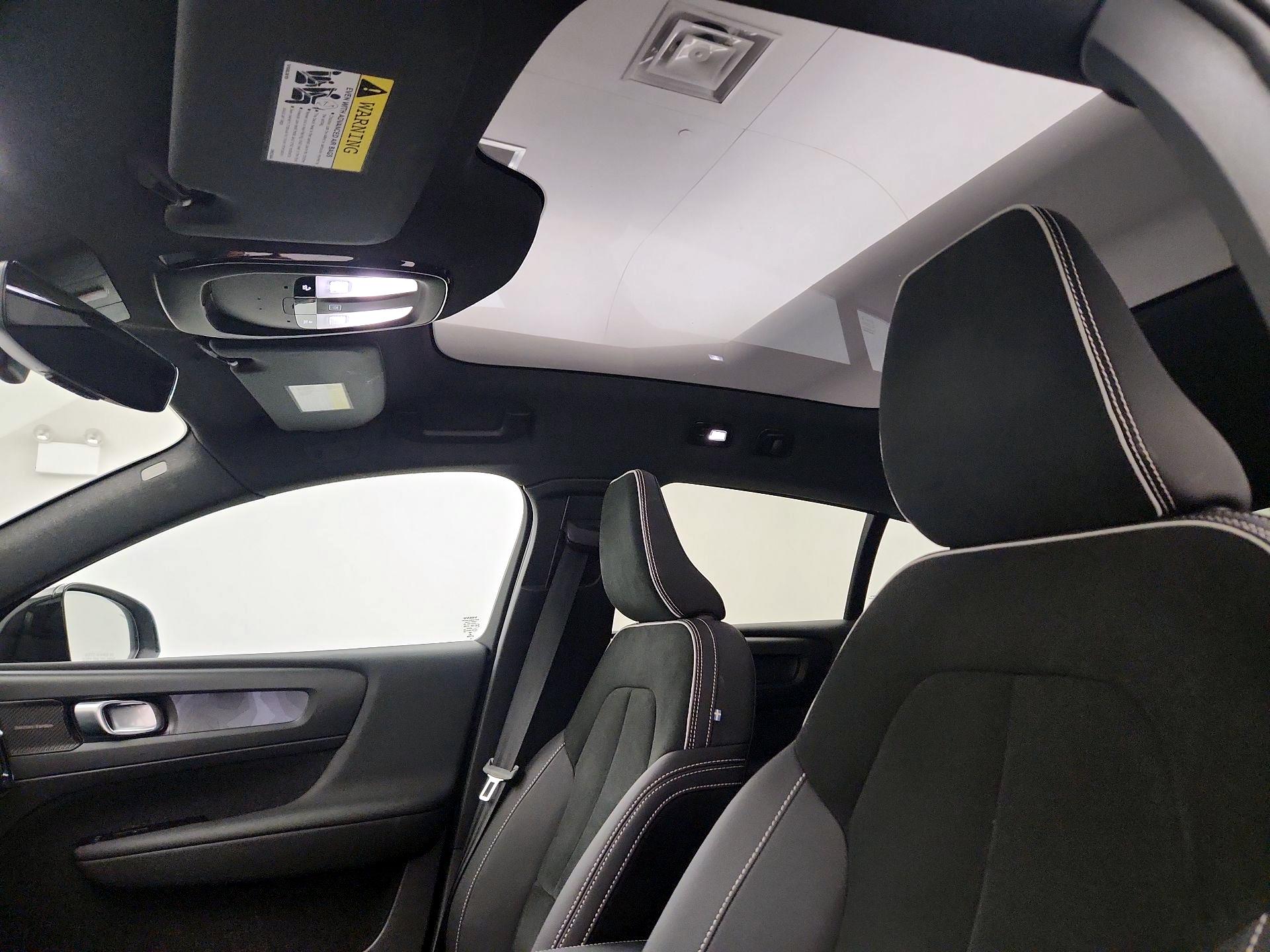 Thumbnail: 2022 Volvo C40 - 19