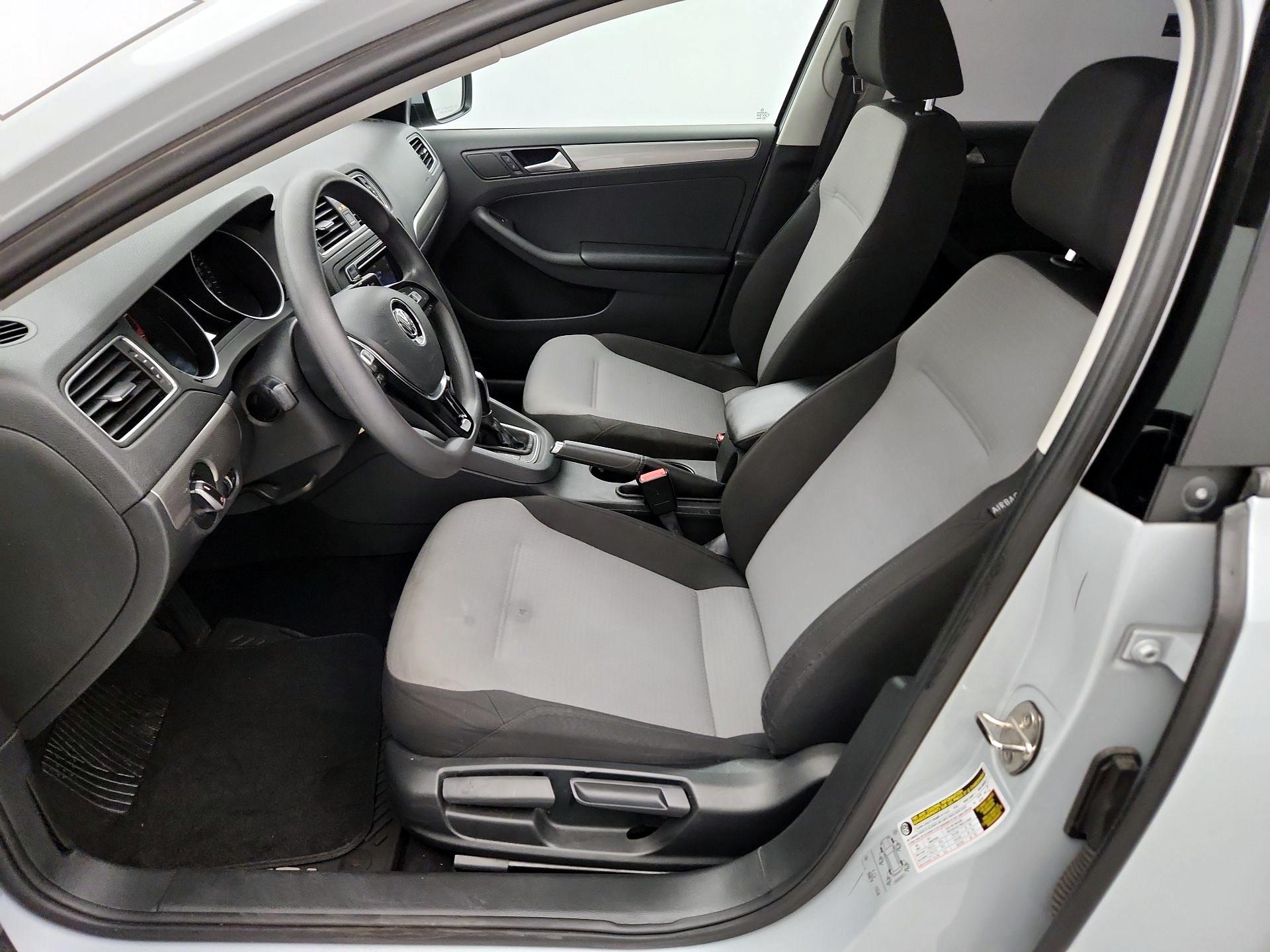 Thumbnail: 2018 Volkswagen Jetta - 11