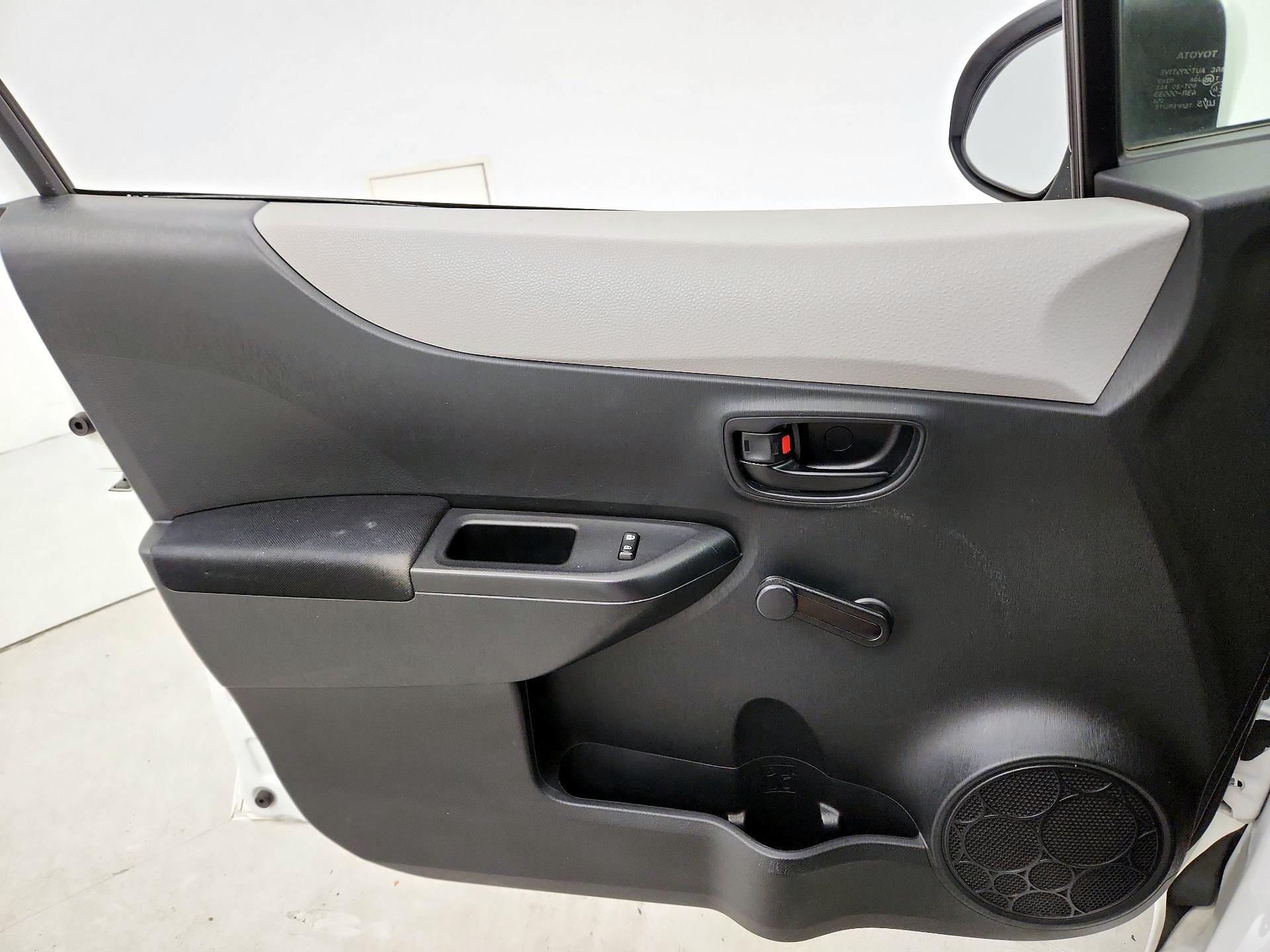 Thumbnail: 2014 Toyota Yaris - 12
