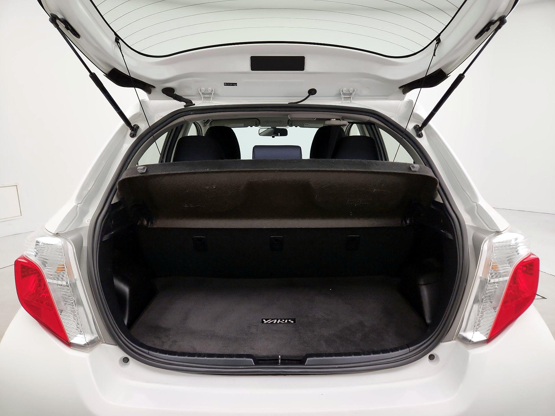 Thumbnail: 2014 Toyota Yaris - 17