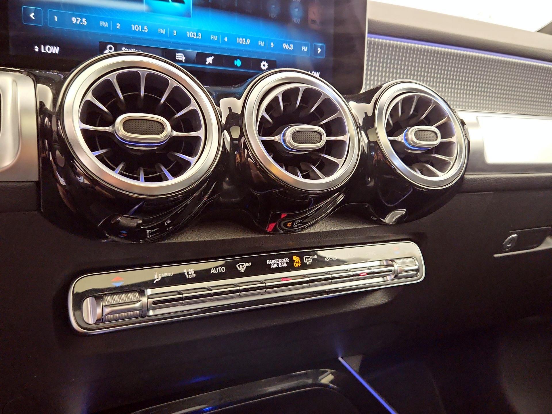 Thumbnail: 2021 Mercedes-Benz GLB - 16