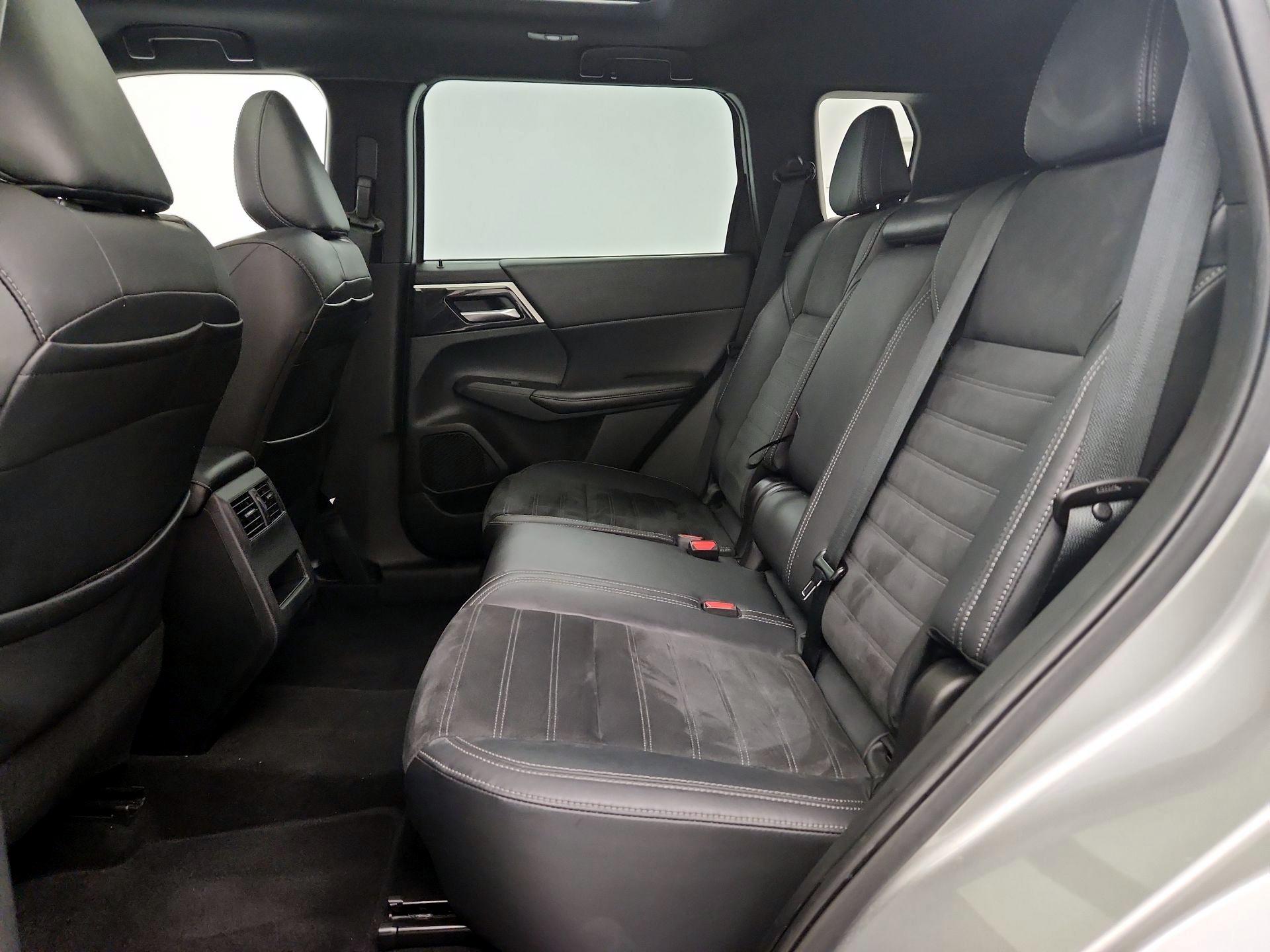 Thumbnail: 2022 Mitsubishi Outlander - 20