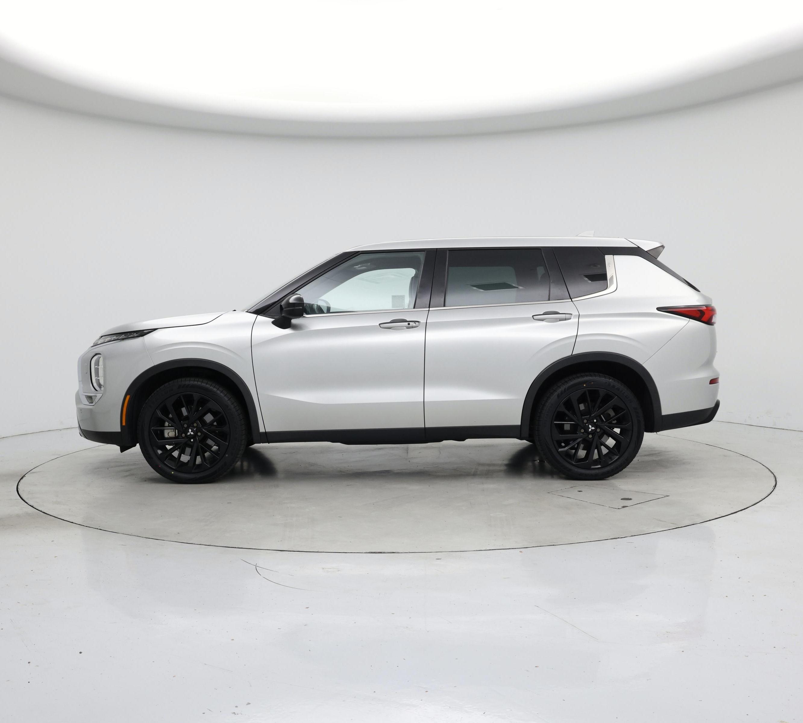 Thumbnail: 2022 Mitsubishi Outlander - 3