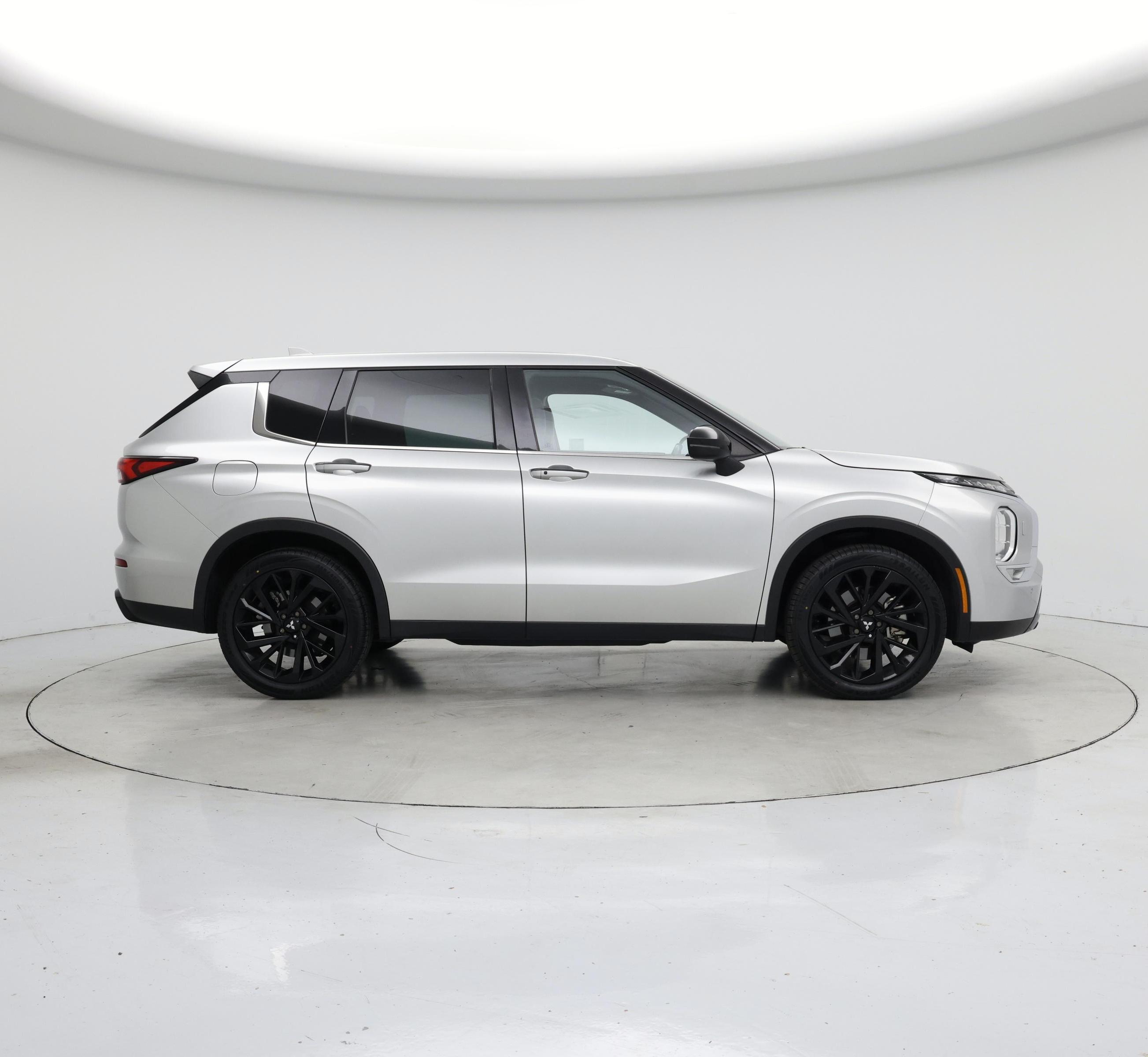 Thumbnail: 2022 Mitsubishi Outlander - 7