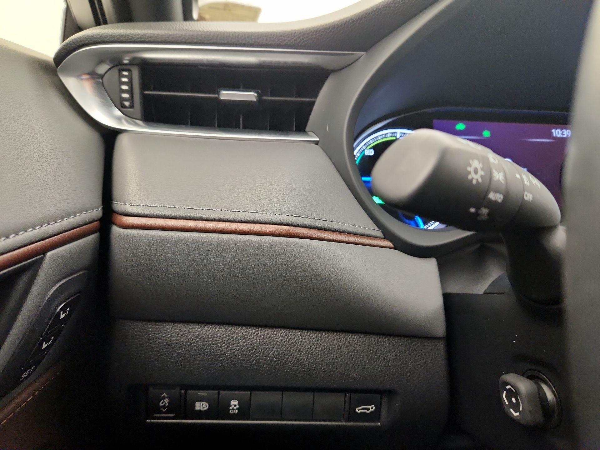 Thumbnail: 2023 Toyota Venza - 13