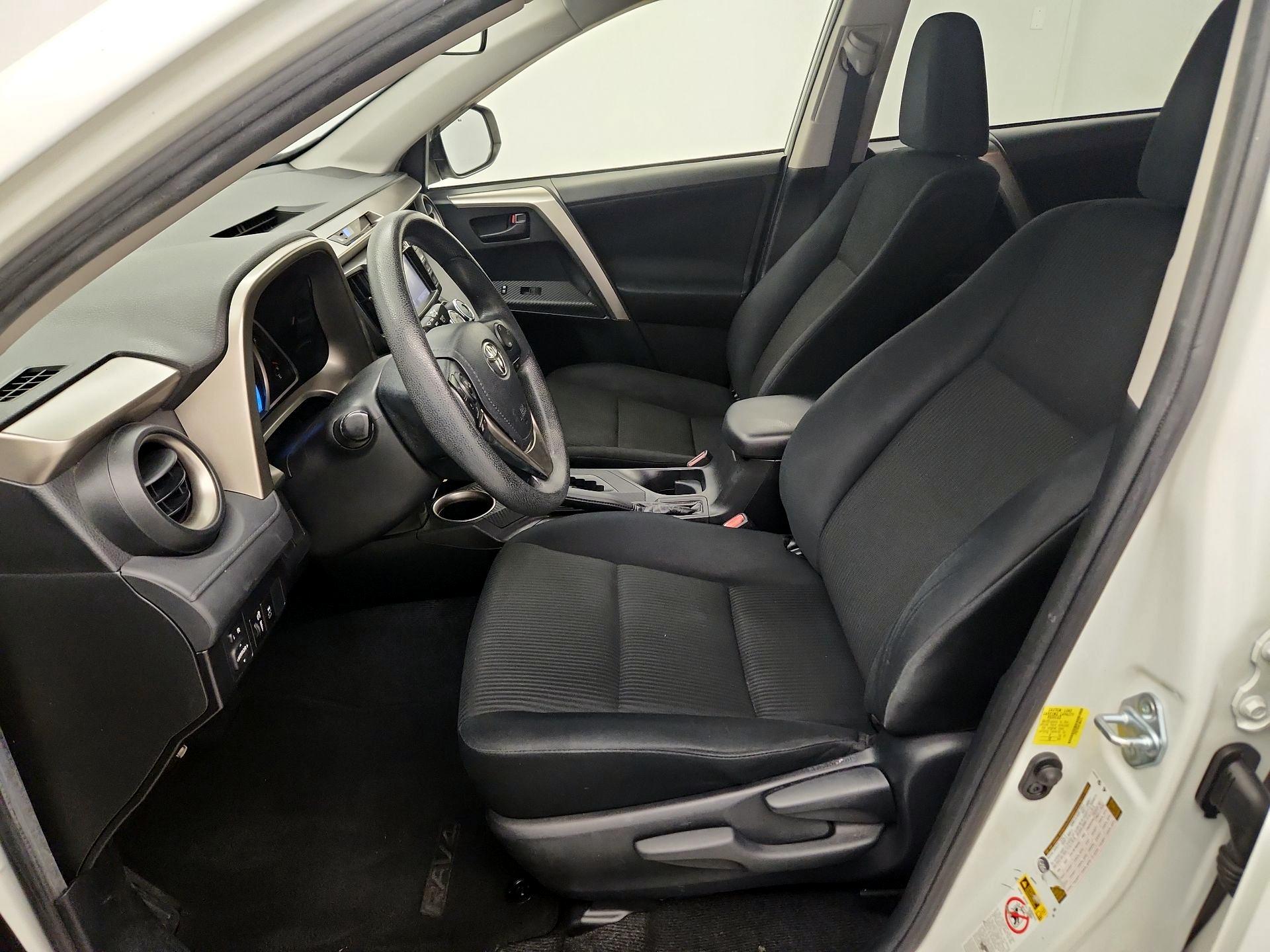 Thumbnail: 2015 Toyota RAV4 - 11