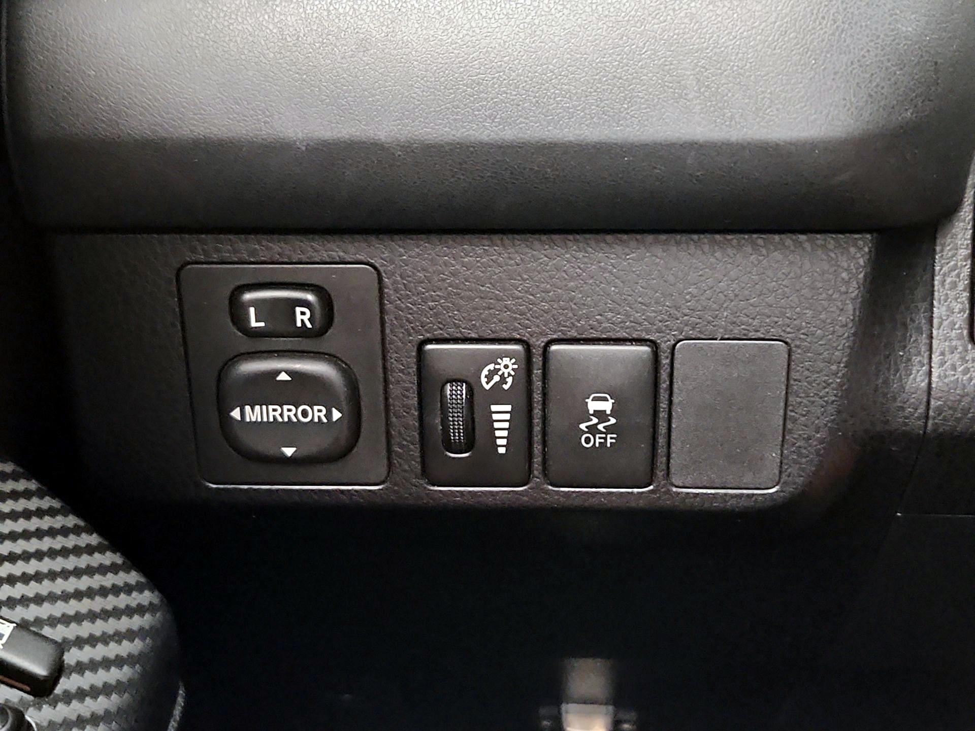 Thumbnail: 2015 Toyota RAV4 - 13