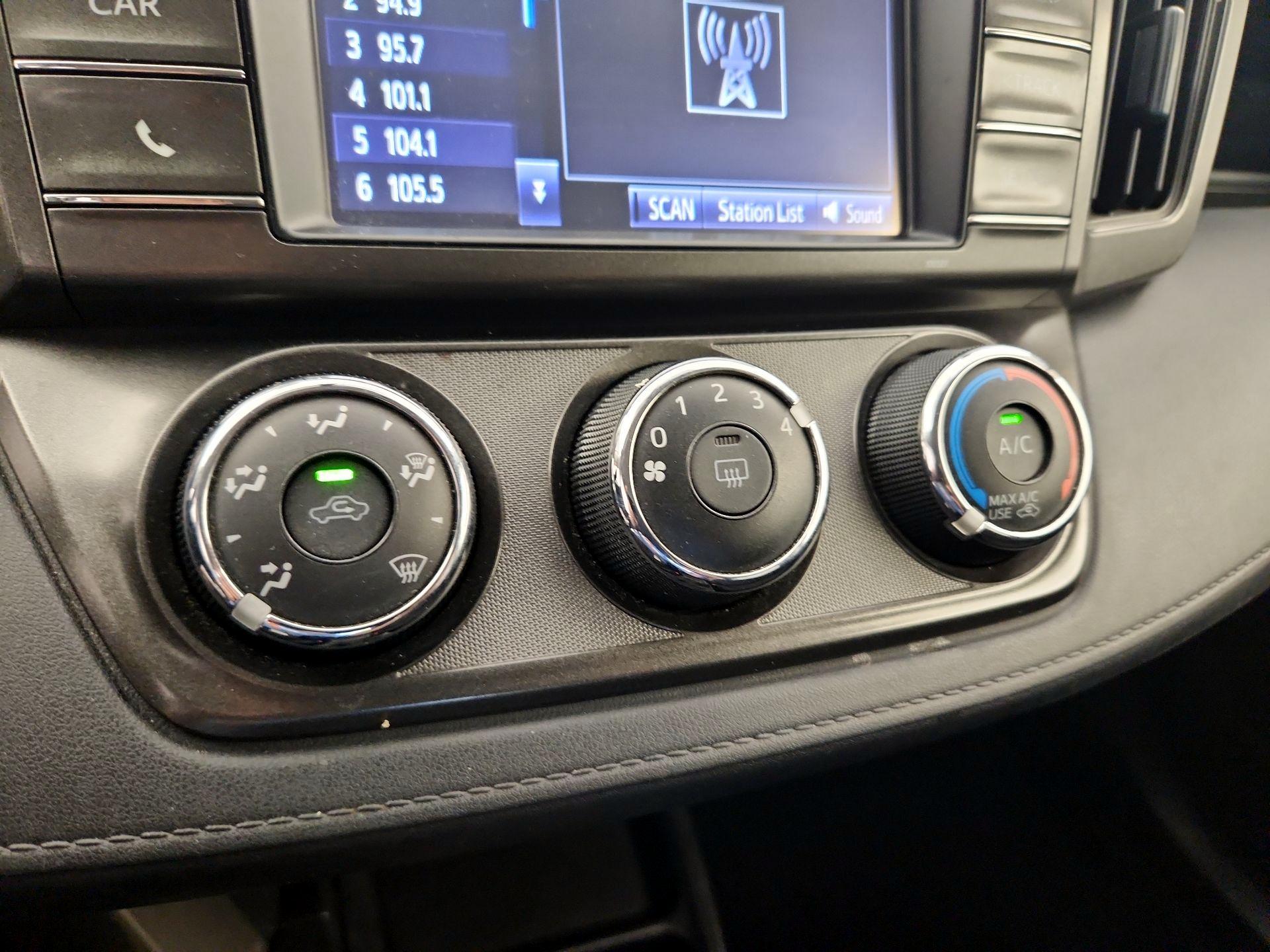 Thumbnail: 2015 Toyota RAV4 - 16